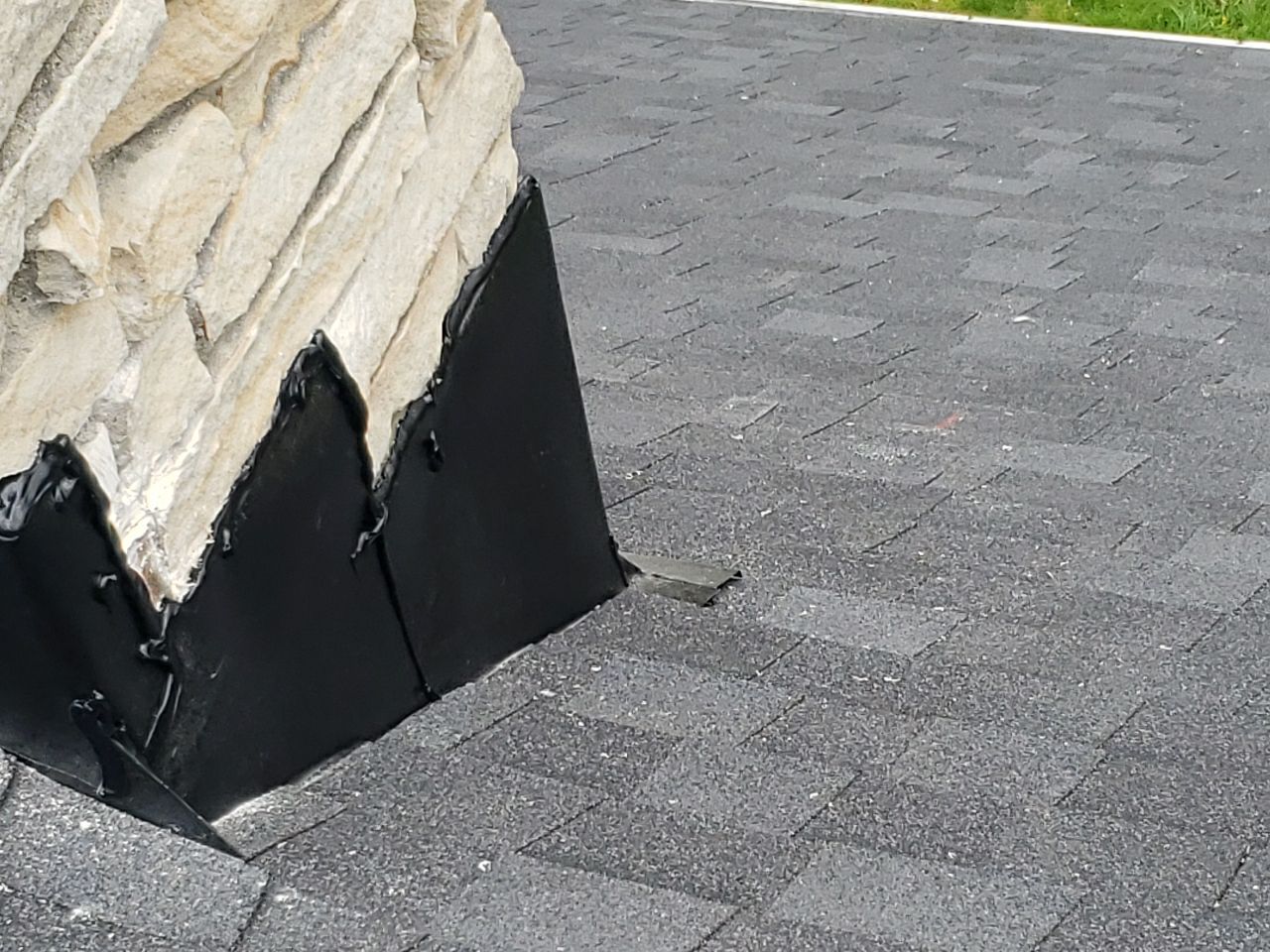 Brand: Atlas Pinnacle Color: Pristine Scotchgard Black Shadow Drip: Black by Eagle Eye Roofing