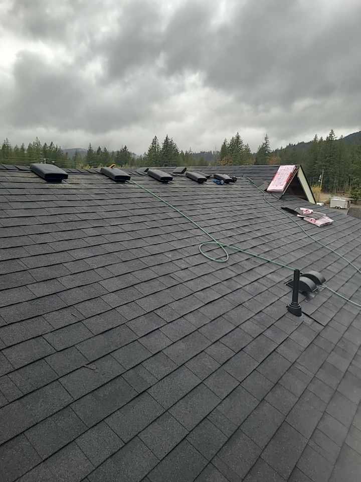 Residential Roofing Installation using OC Oakridge shingles by Top Notch Roofing Inc
