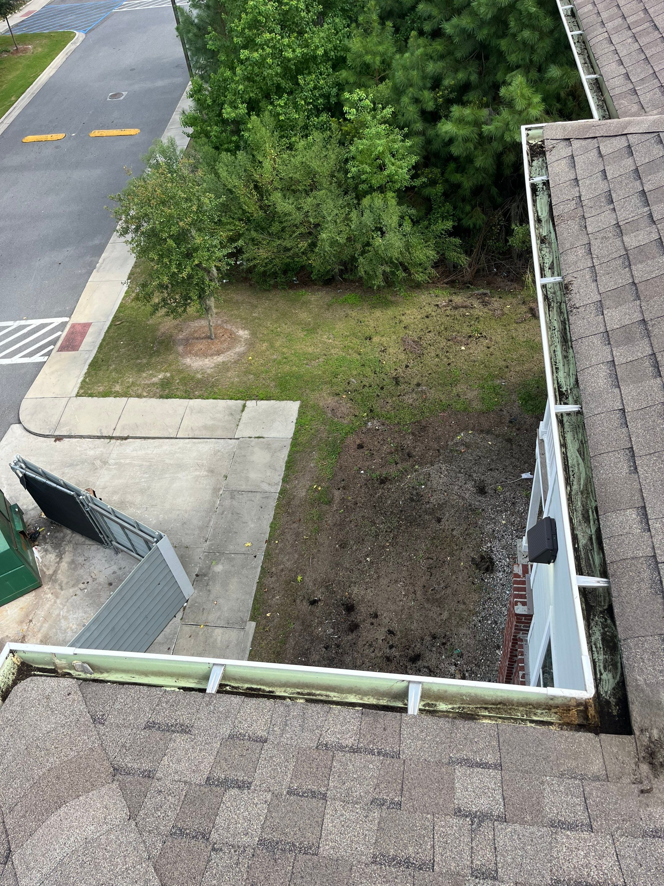 Commercial gutter cleaning Savannah, GA after photo with clean gutters