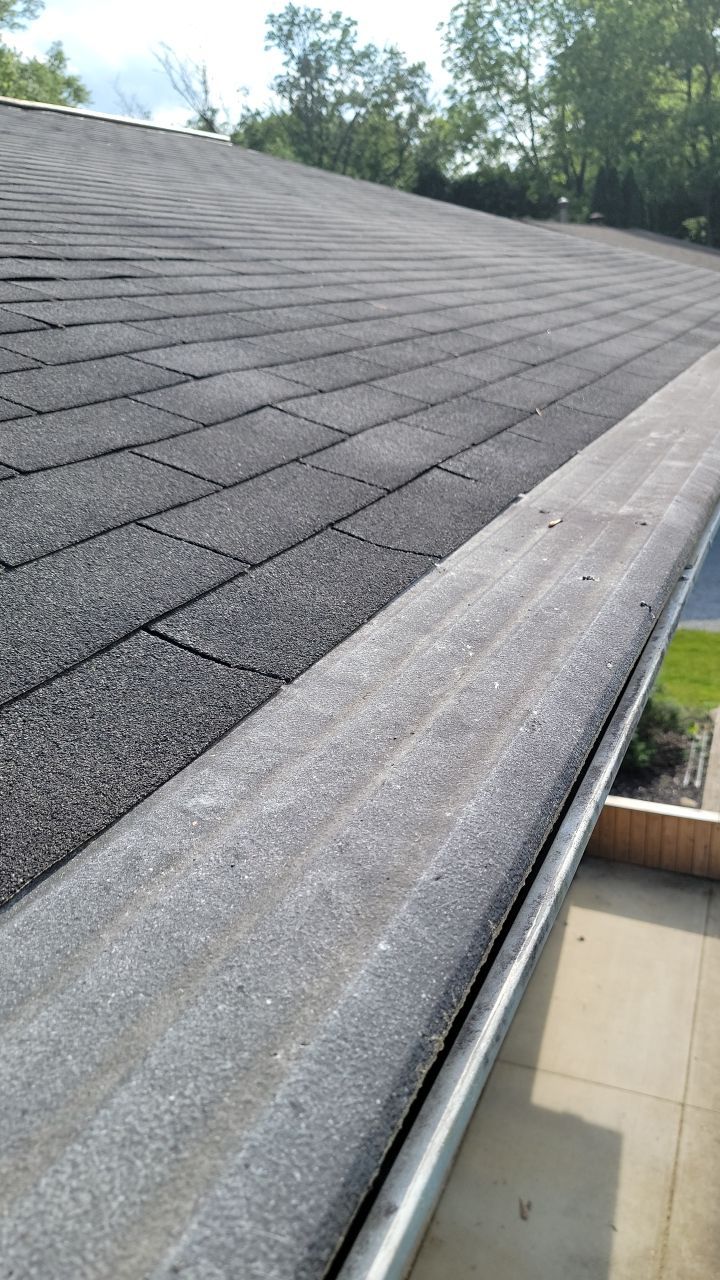 Brand: Atlas Pinnacle Color: Pristine Scotchgarde Pewter Drip: White by Eagle Eye Roofing