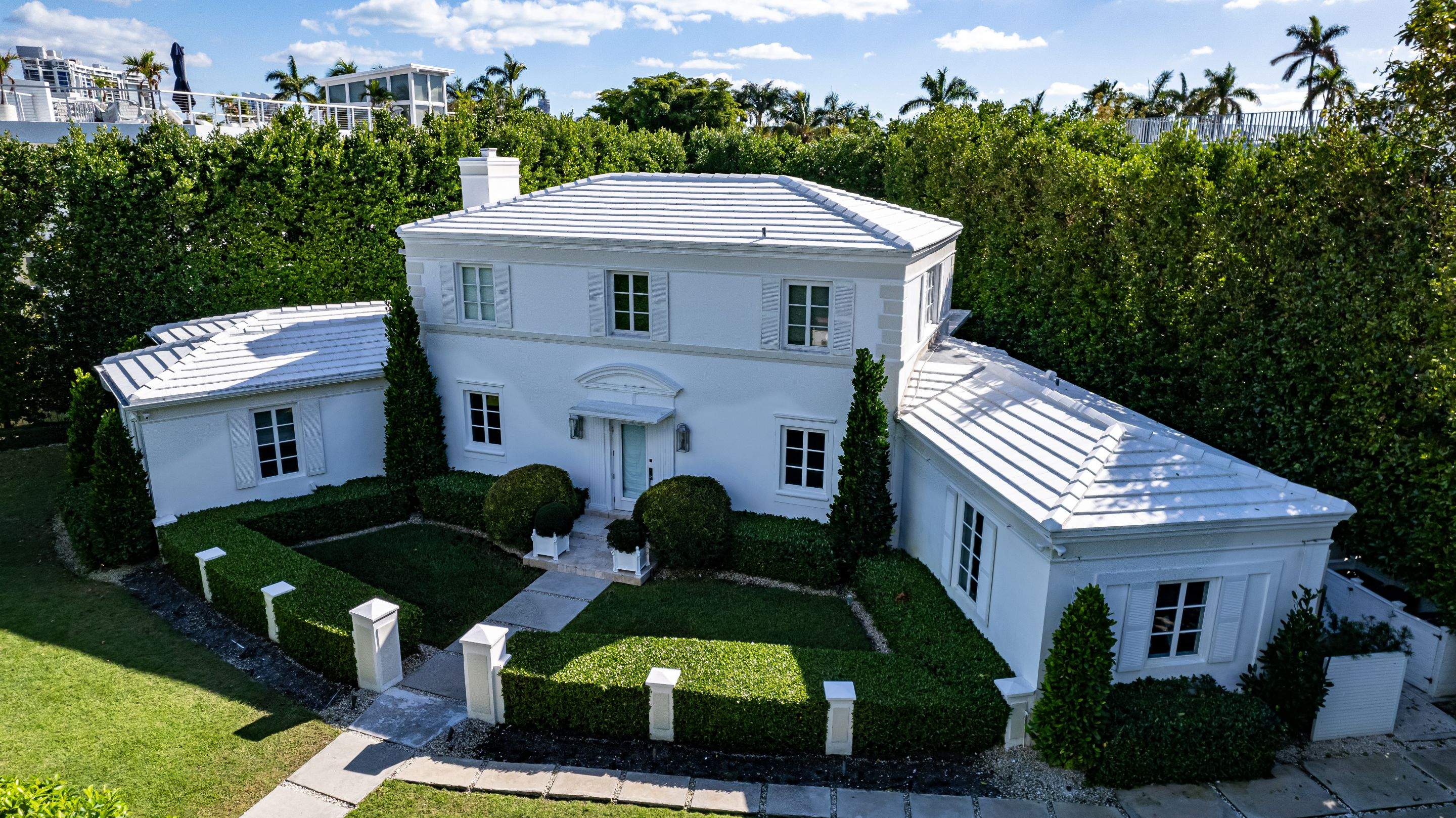 Crown - Windsor Slate - Polar White by Istueta Roofing
