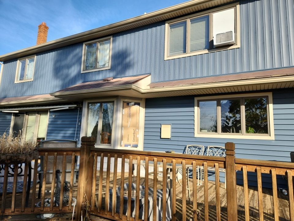 CertainTeed Monogram D5 Pacific Blue + Cedar Impression Shake Driftwood Blend & Pacific Blue + CertainTeed Board & Batten Pacific Blue by 180 Contractors