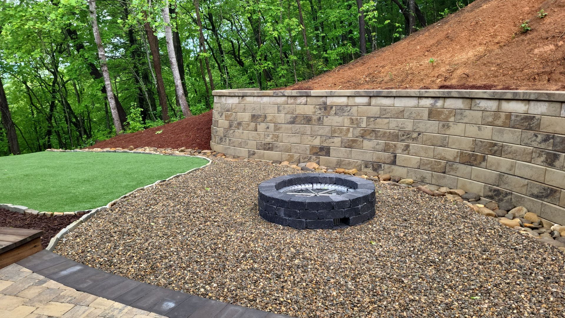 Outdoor Living Space by B&B Landscaping