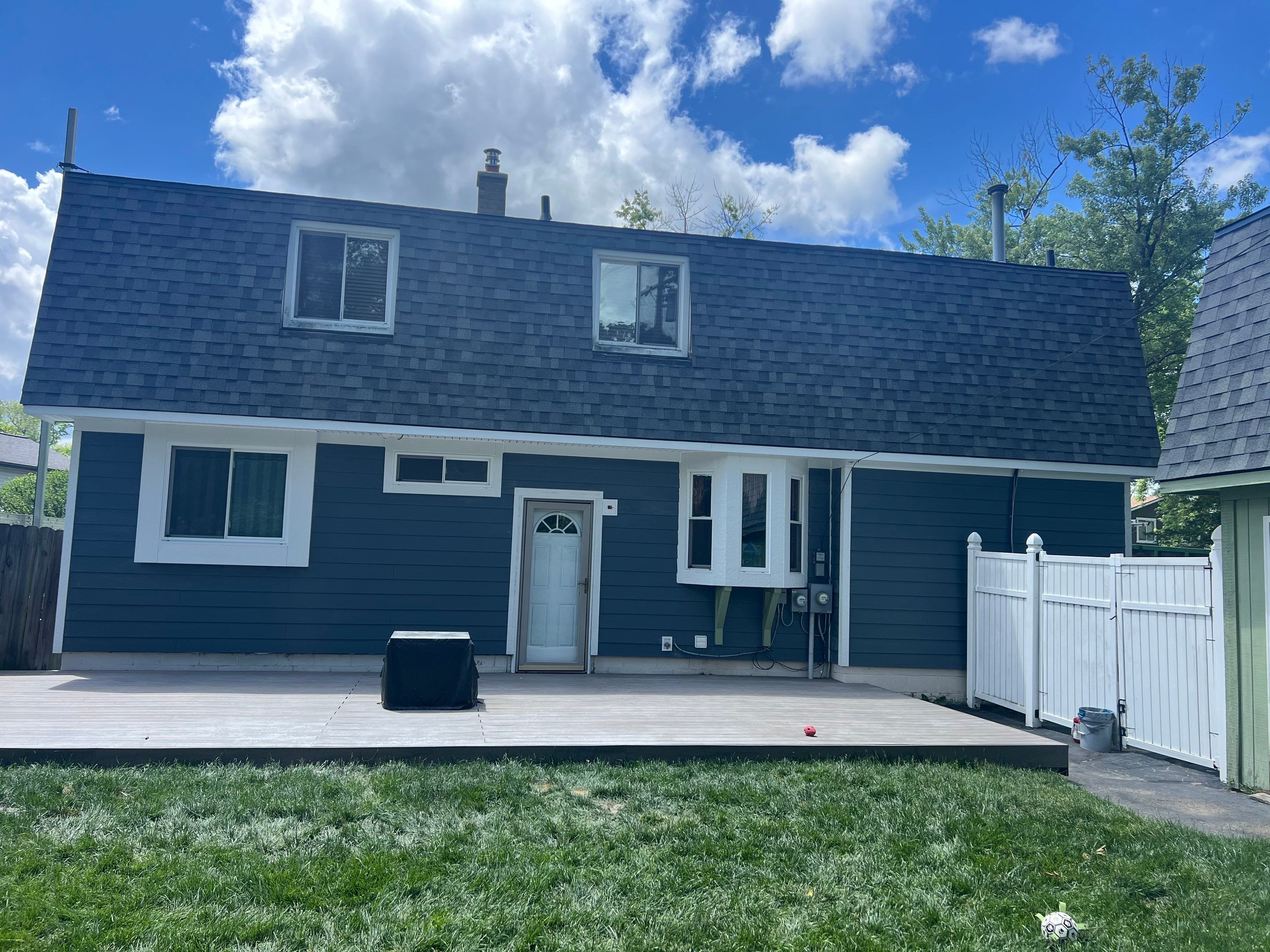 Siding Replacement using Hardie Plank S8 1/4" by 180 Contractors