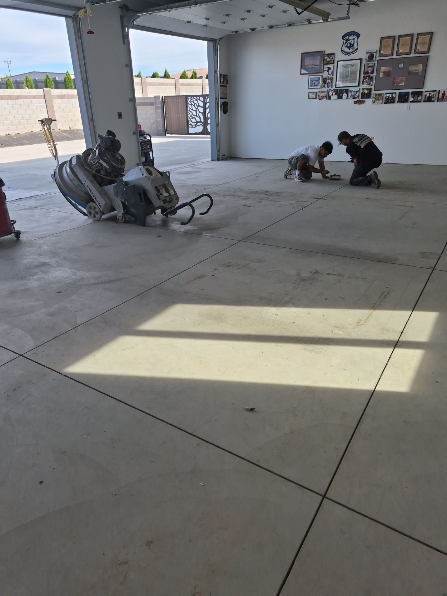 Custom Ocean Hybrid Polyaspartic Garage Floor Coating in Kennewick by Croc Coatings, LLC