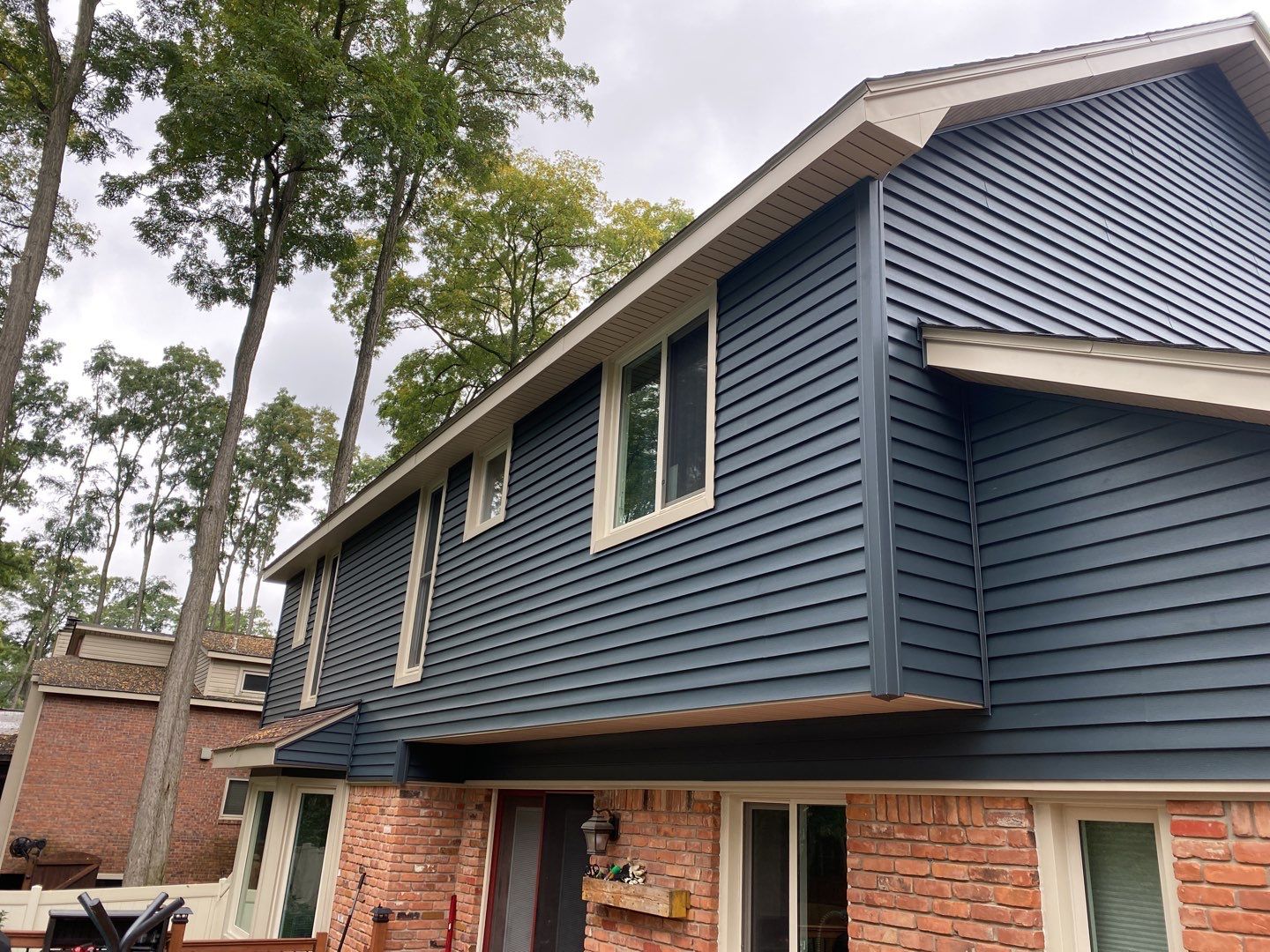 Siding Replacement using CertainTeed Restoration Classic D5 by 180 Contractors