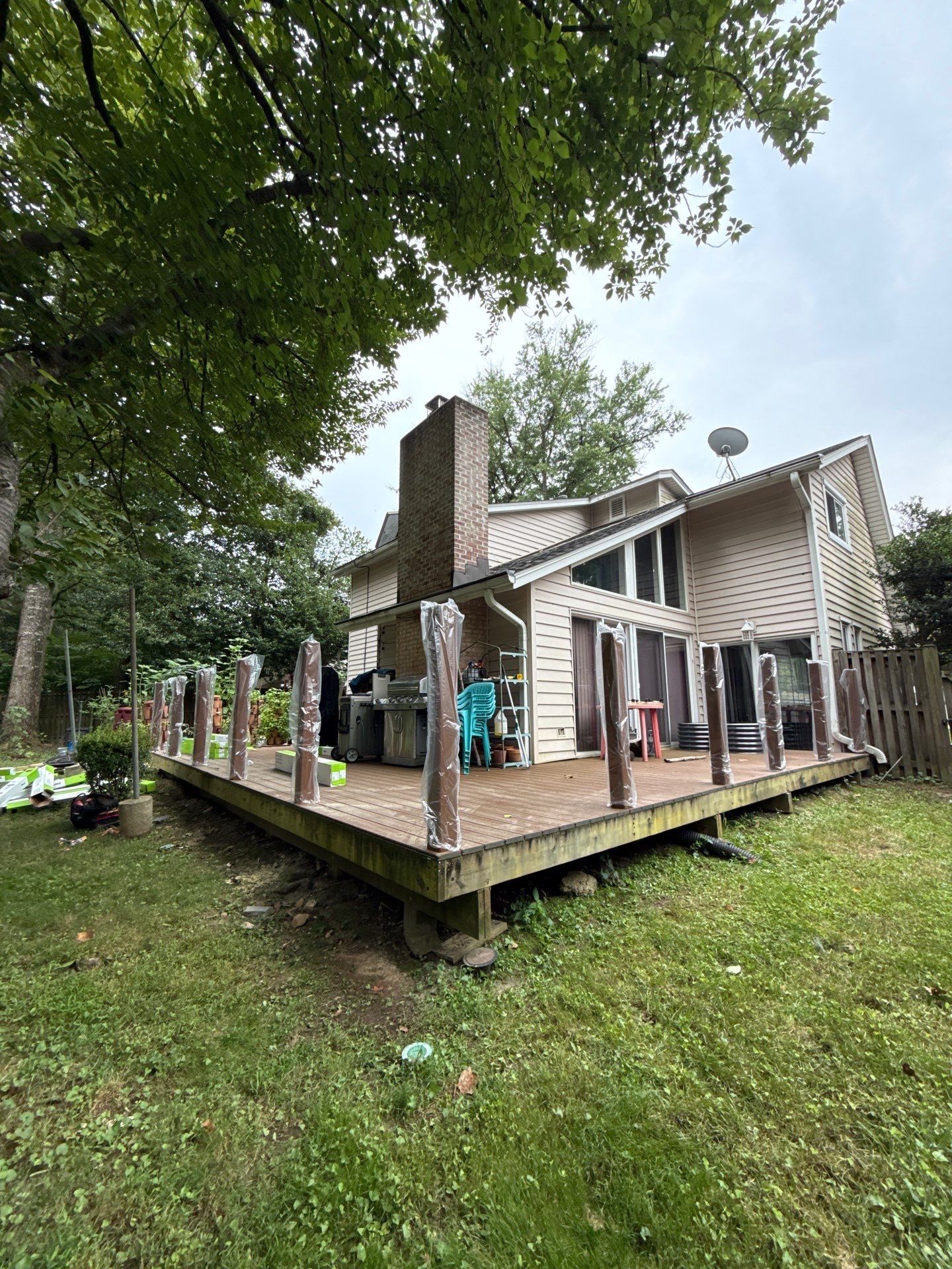 Railing deck installation  by Jesus Master Handyman LLC 