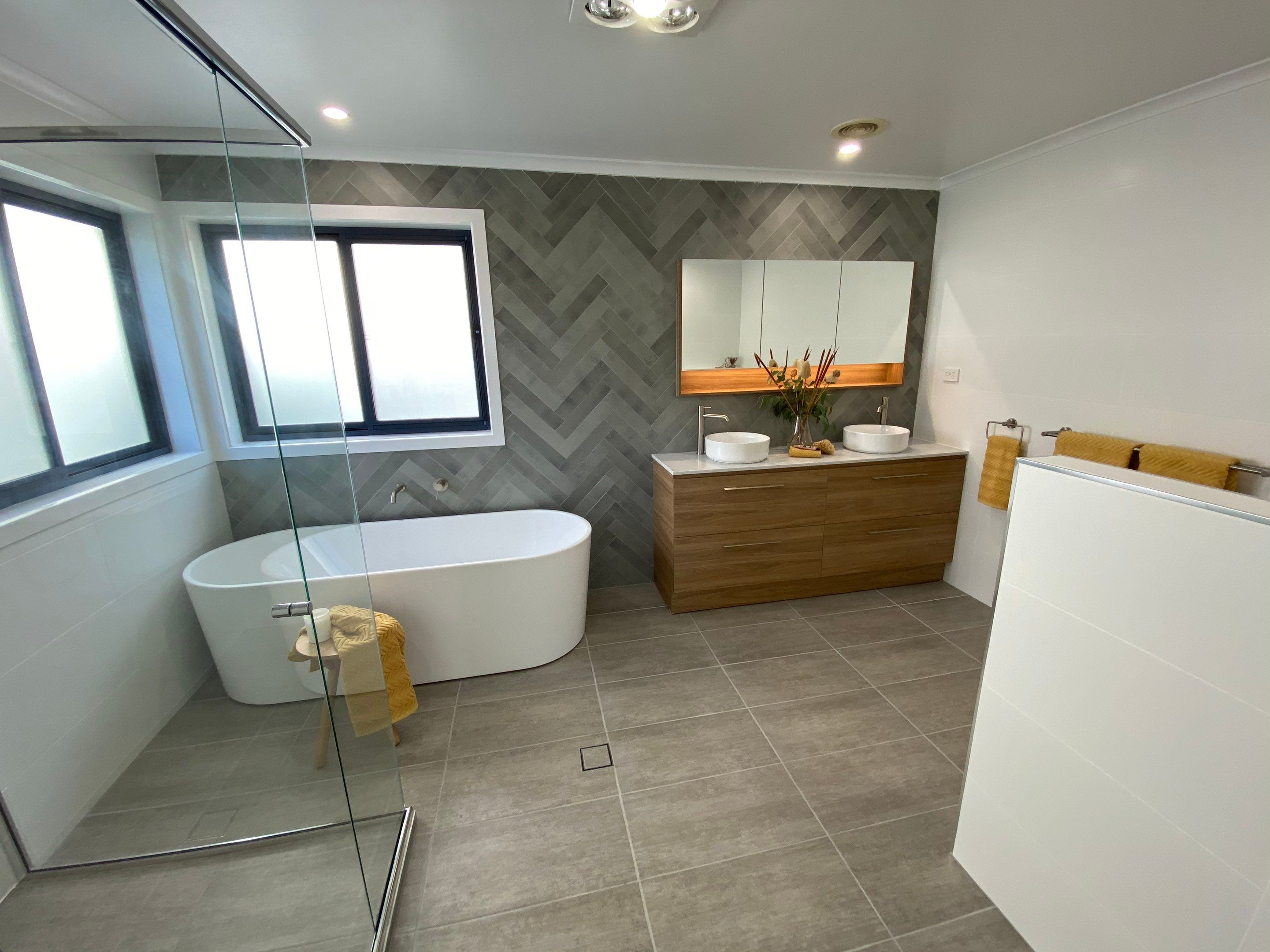 Large Ensuite Renovation by Re-seal Bathrooms