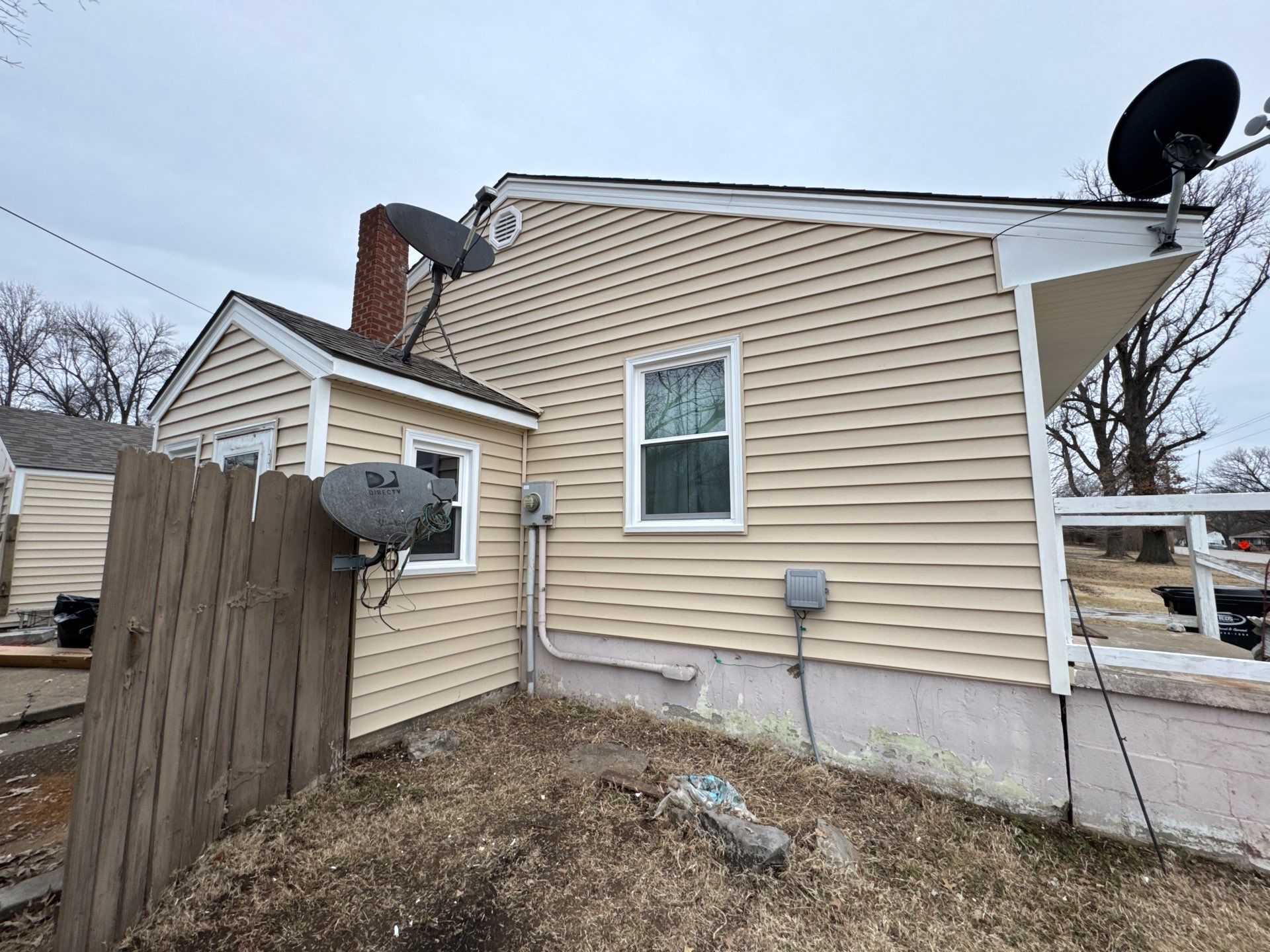 Siding Installation using Extrerior Porfolio Vinyl Siding  by EEC  Windows, Siding & Roofing 