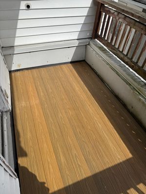 Composite Deck with Aluminum Framing 