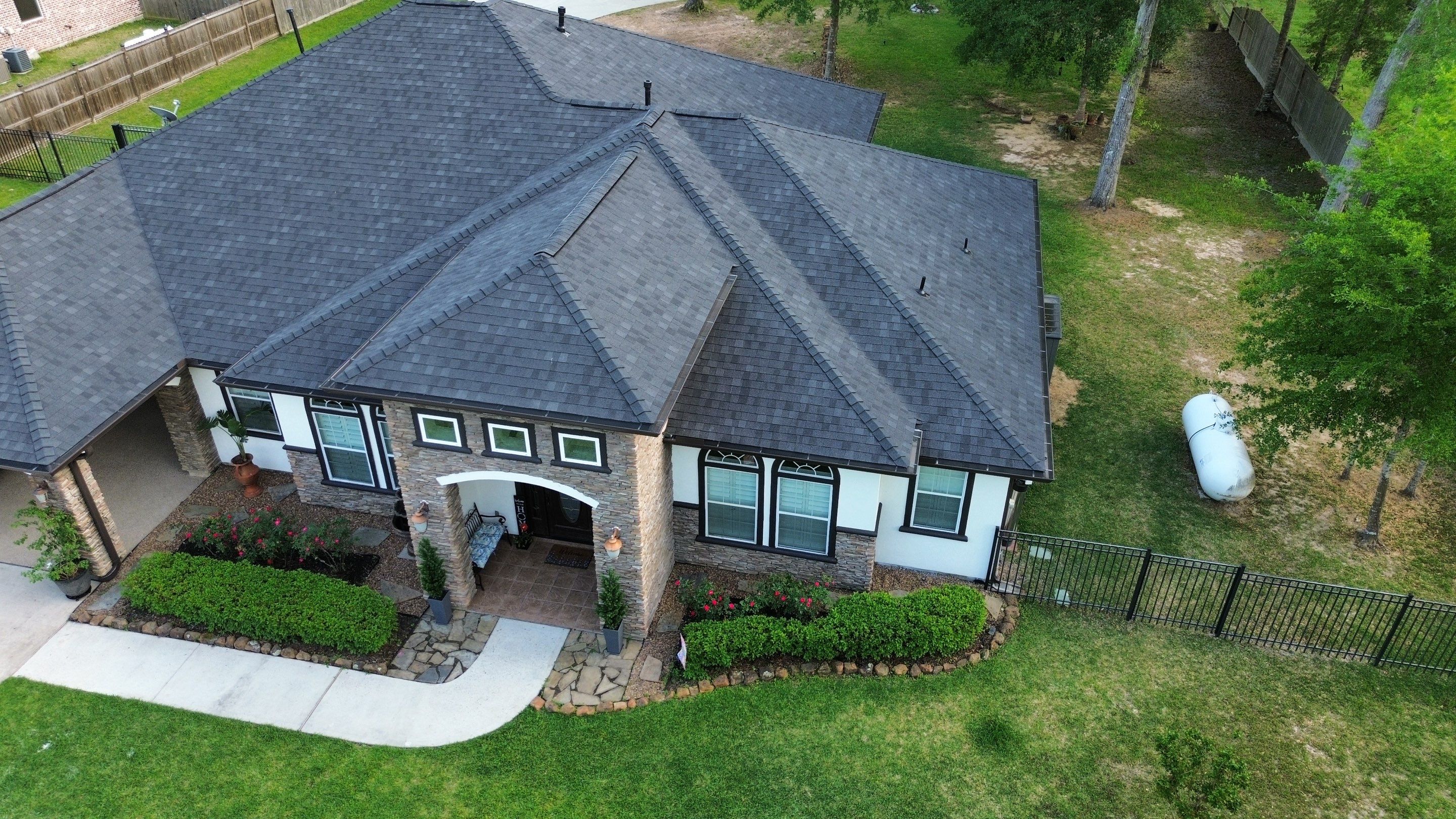 Huffman Roof Installation using Atlas Pinnacle Pristine by Modern BYLT Roofing & Construction
