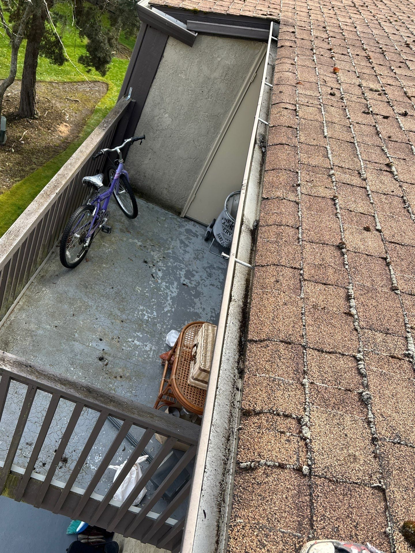 HOA gutter cleaning after photo.