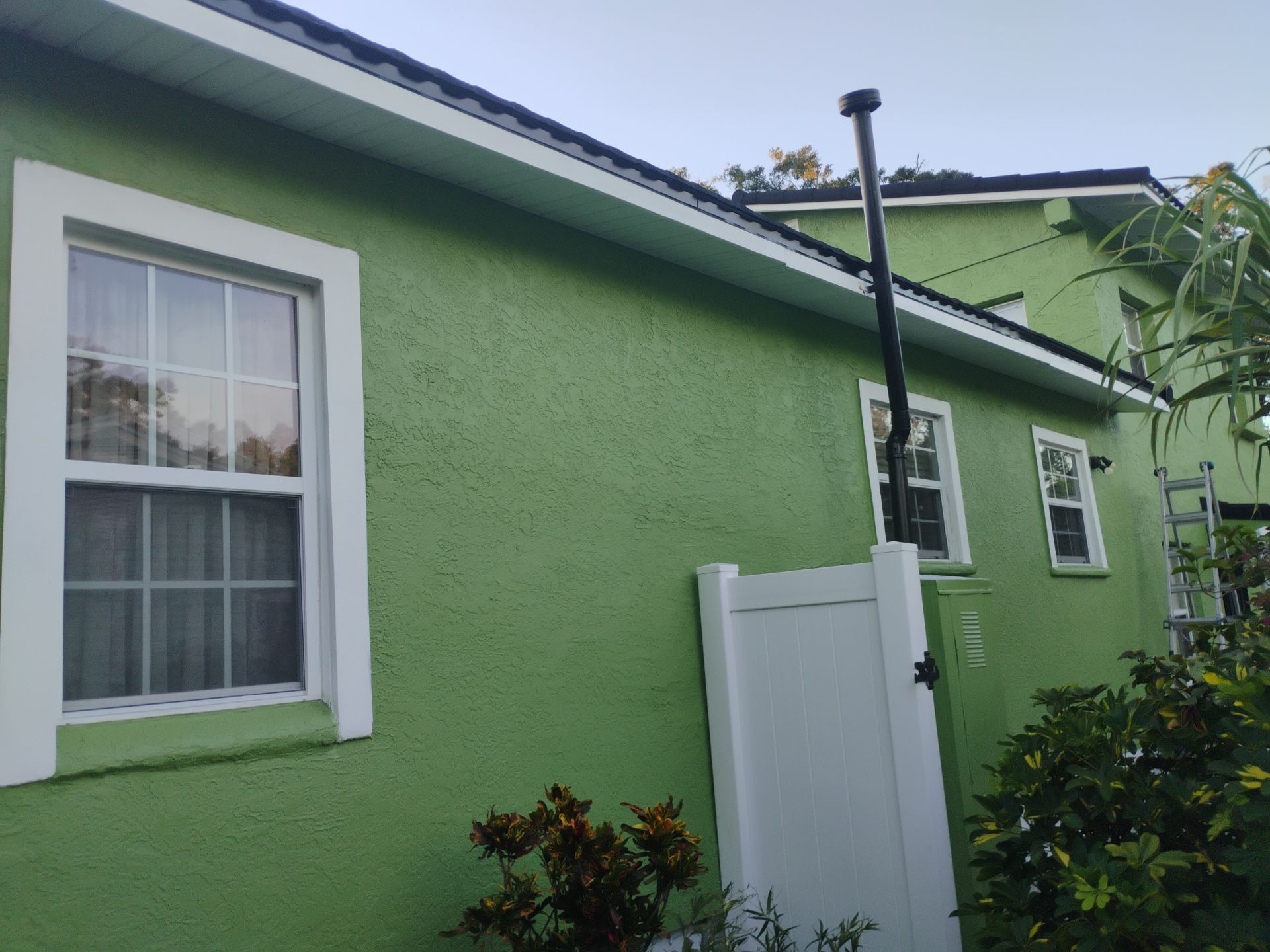 White Aluminum Soffit and Fascia in St.Petersburg FL by Gutter Professors