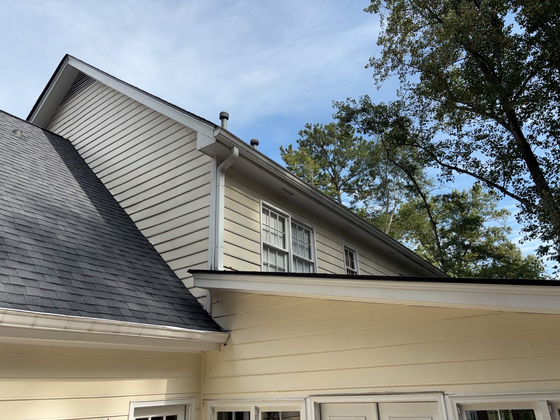 53 Window Replacements with Master 2800 Series Vinyl Replacement Windows and James Hardie Siding Installation by Nelson Exteriors 