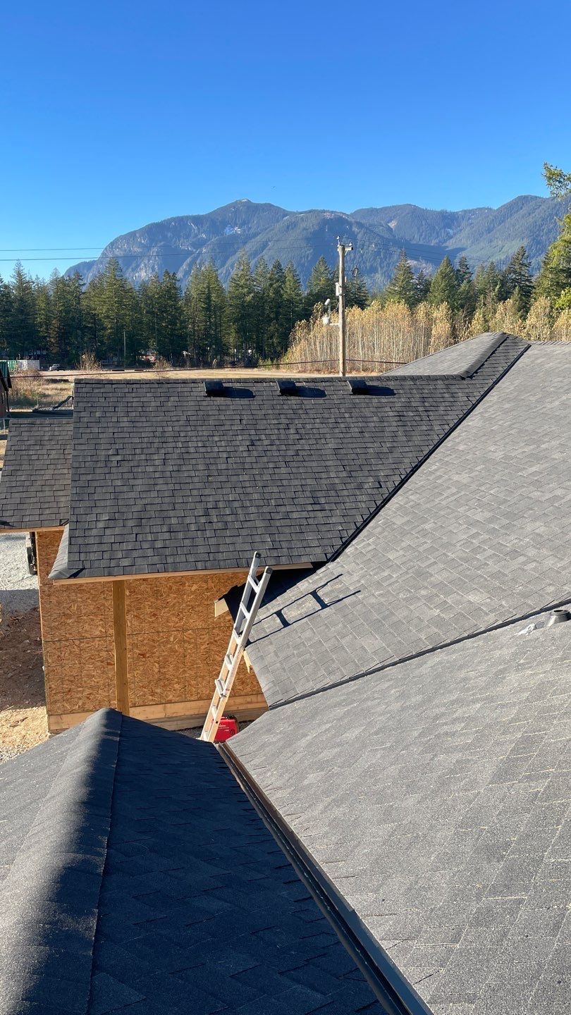 Residential Roofing Installation using OC Oakridge shingles by Top Notch Roofing Inc