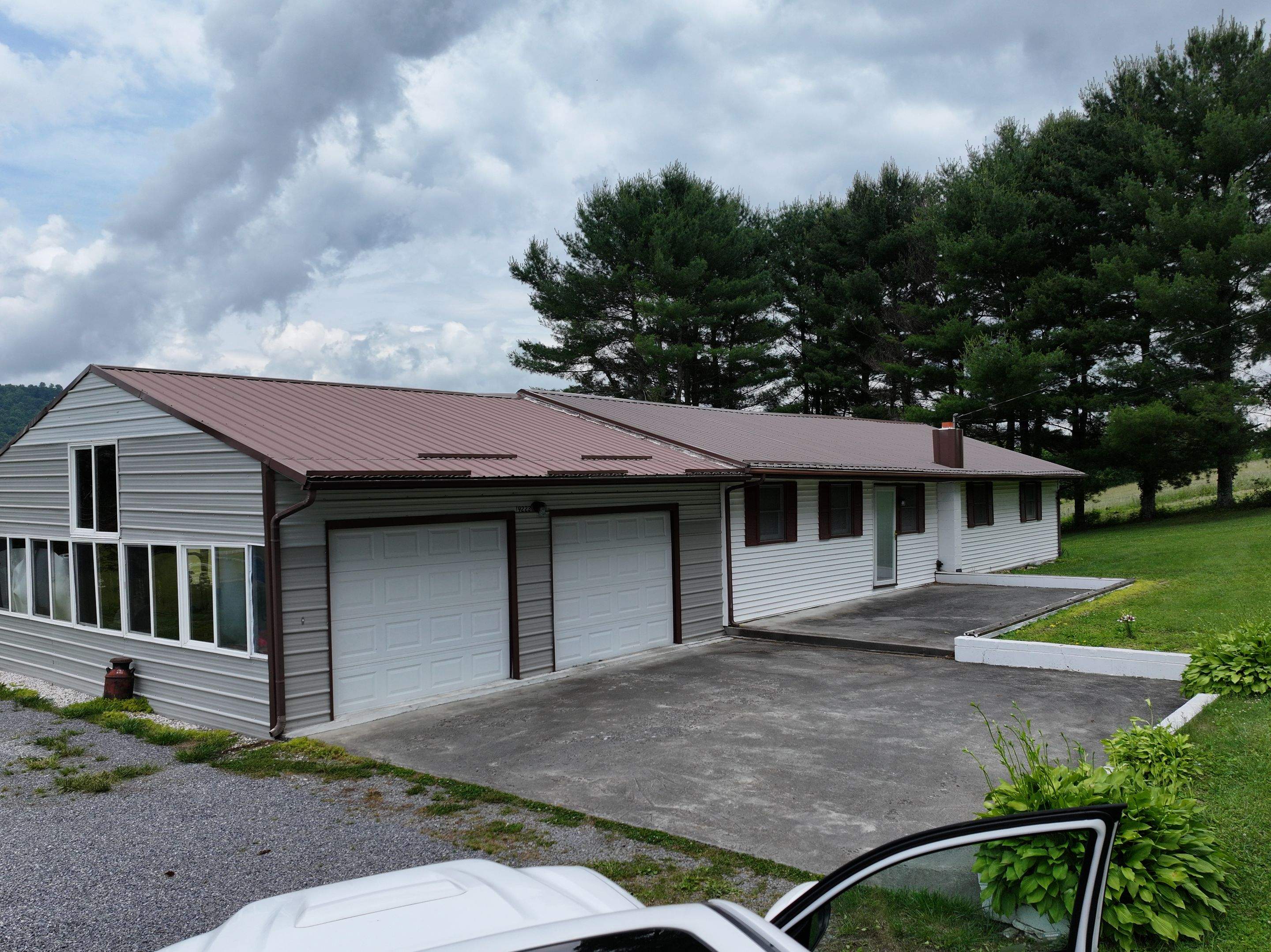 Goodson Residence  by Omnia Roofing