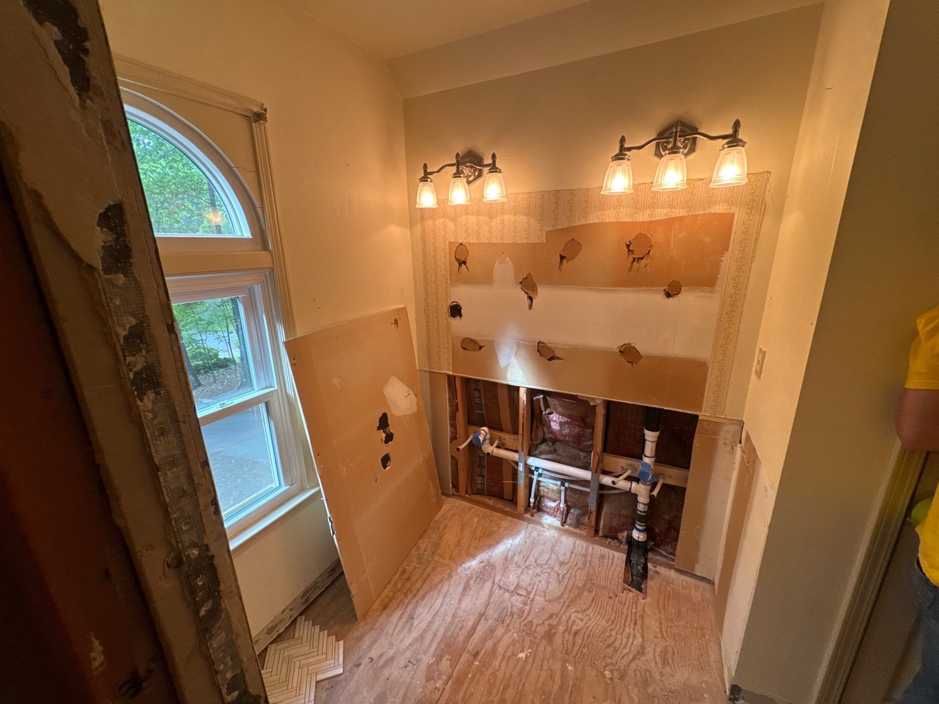 Guest bathroom renovation by Prudencio