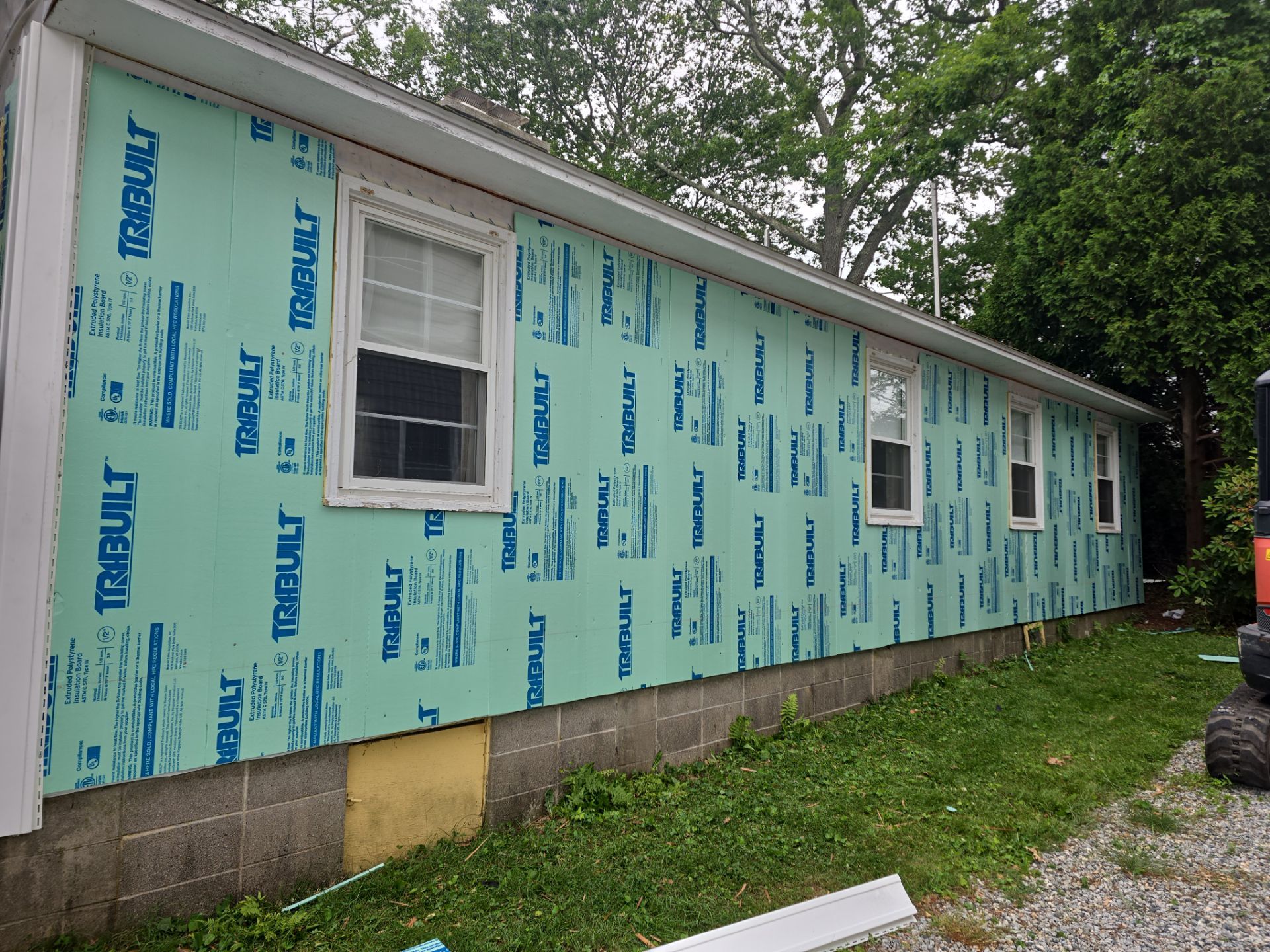 Siding Refreshment with Cert Cedar Impressions D/7 Perfection Straight Bottom, Heritage Cream; and Cert S/7 Reverse Board and Batten, White by DiGiorgi Roofing and Siding Inc