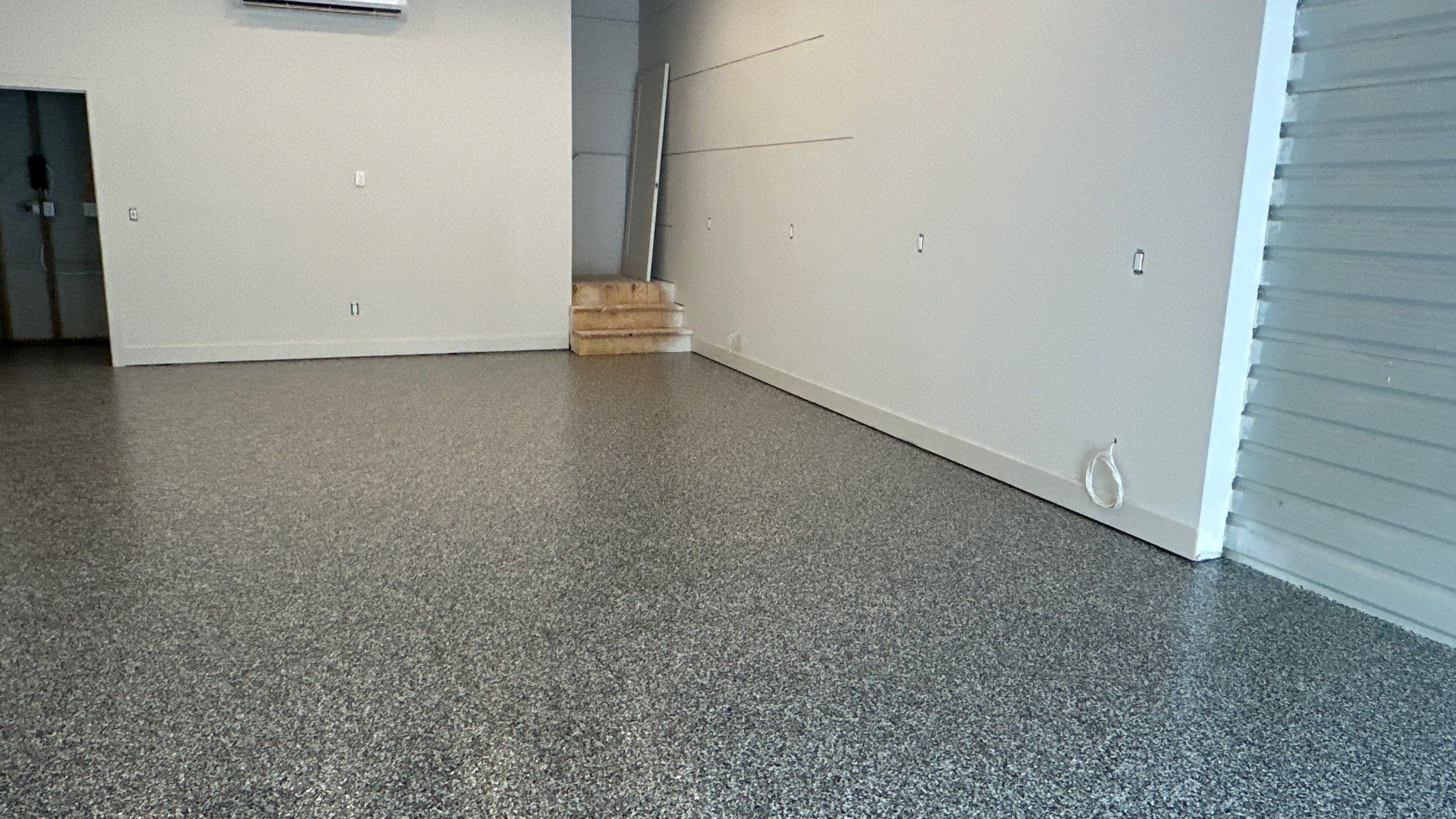 Check out this beautiful Banner flake floor by Banner Garage