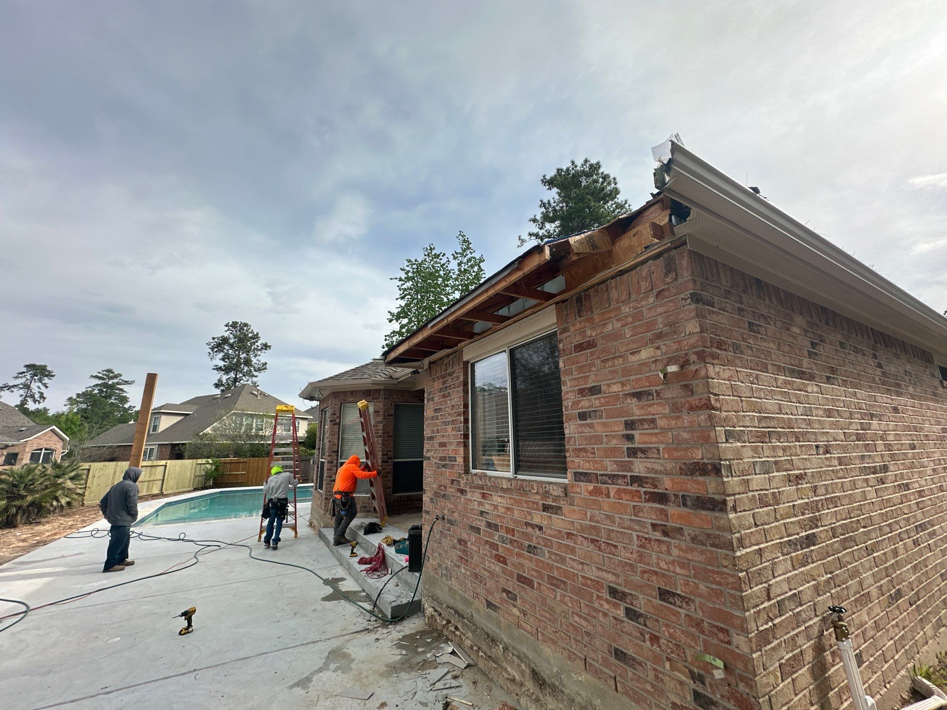 Pool, Patio Cover and Summer Kitchen in Sterling Ridge by SophAlx LLC