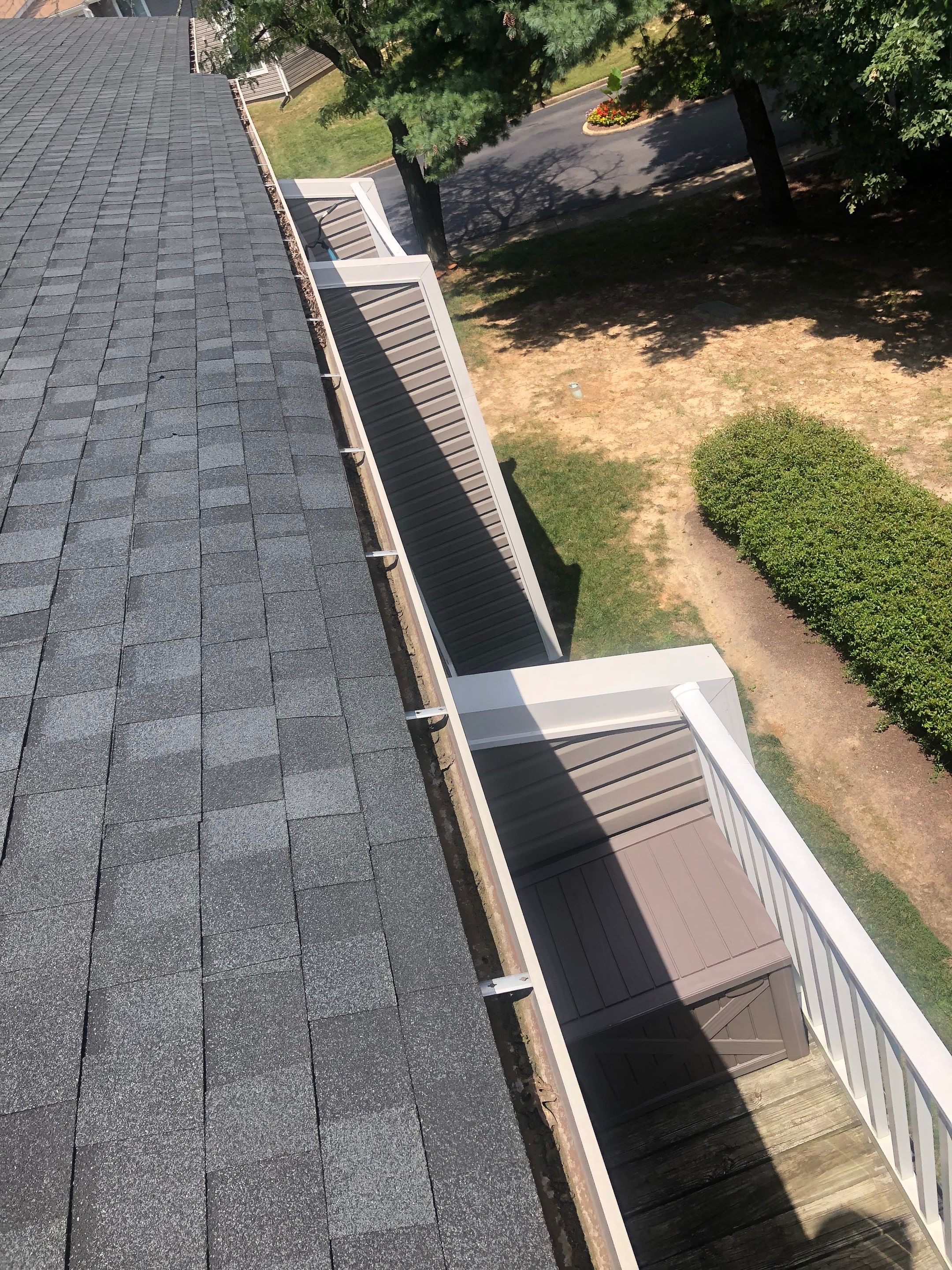 Commercial gutter cleaning Richmond after photo with clean gutters
