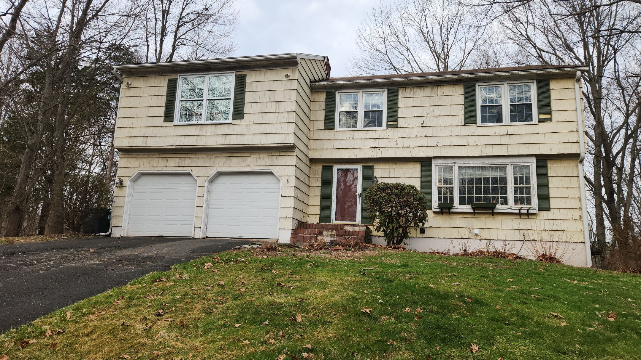 Siding Revival with Cert Monogram D/4 x 12'6" clapboard Heritage Cream by DiGiorgi Roofing and Siding Inc