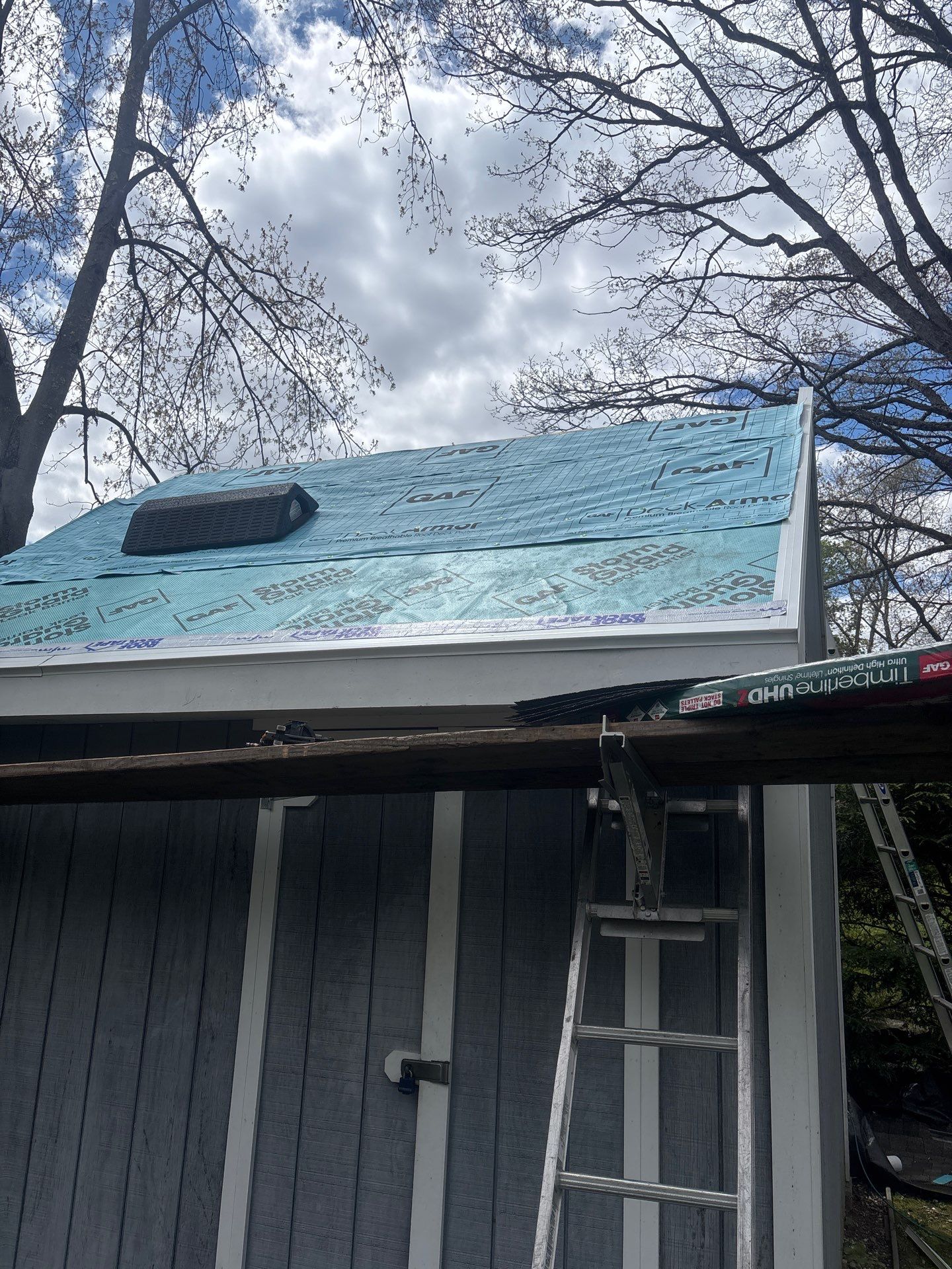 Gorgeous newly shingled home gets the DiGiorgi touch! by DiGiorgi Roofing and Siding Inc