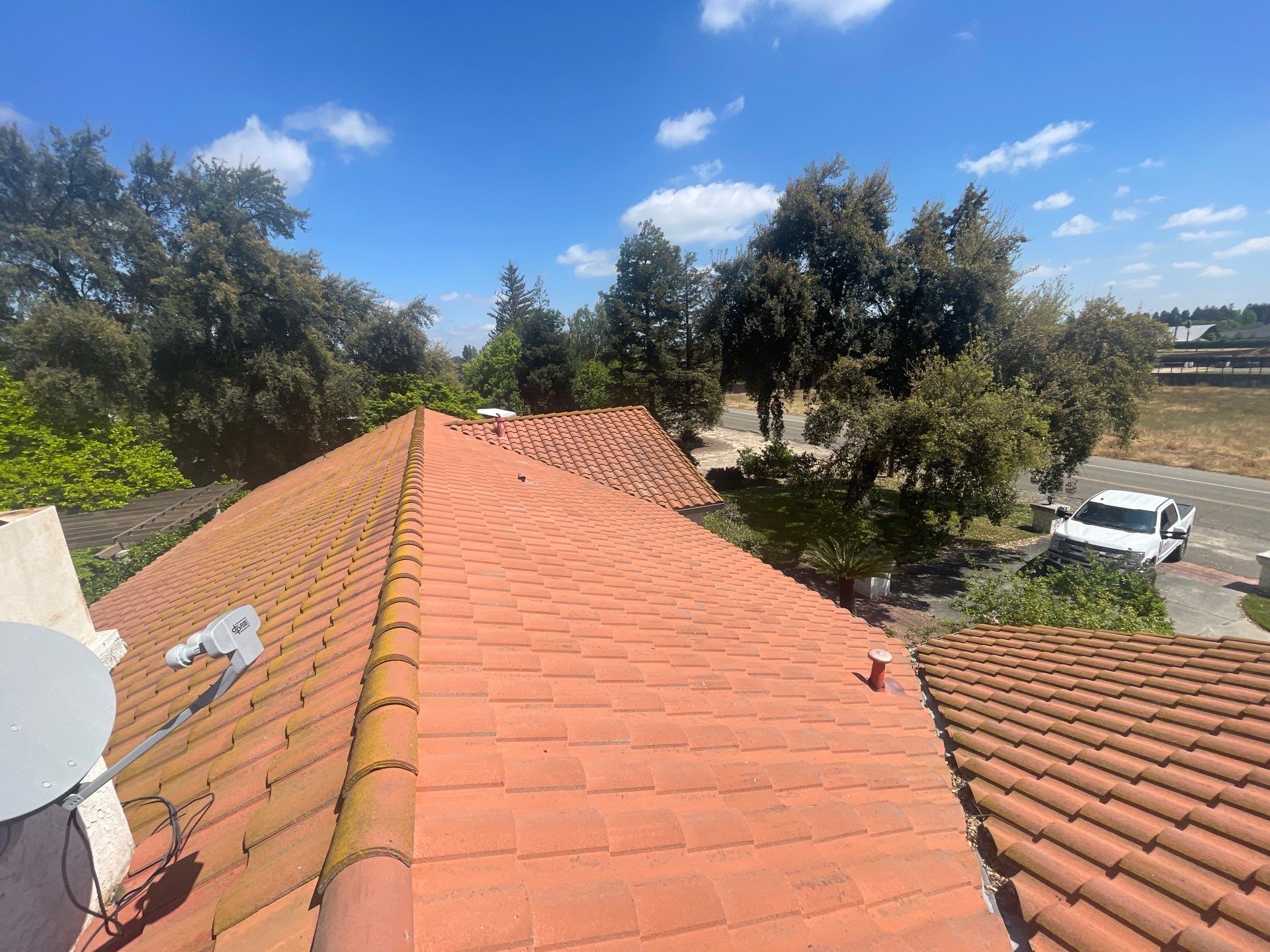 Presidential shingle roof by Straight Edge Roofing Inc