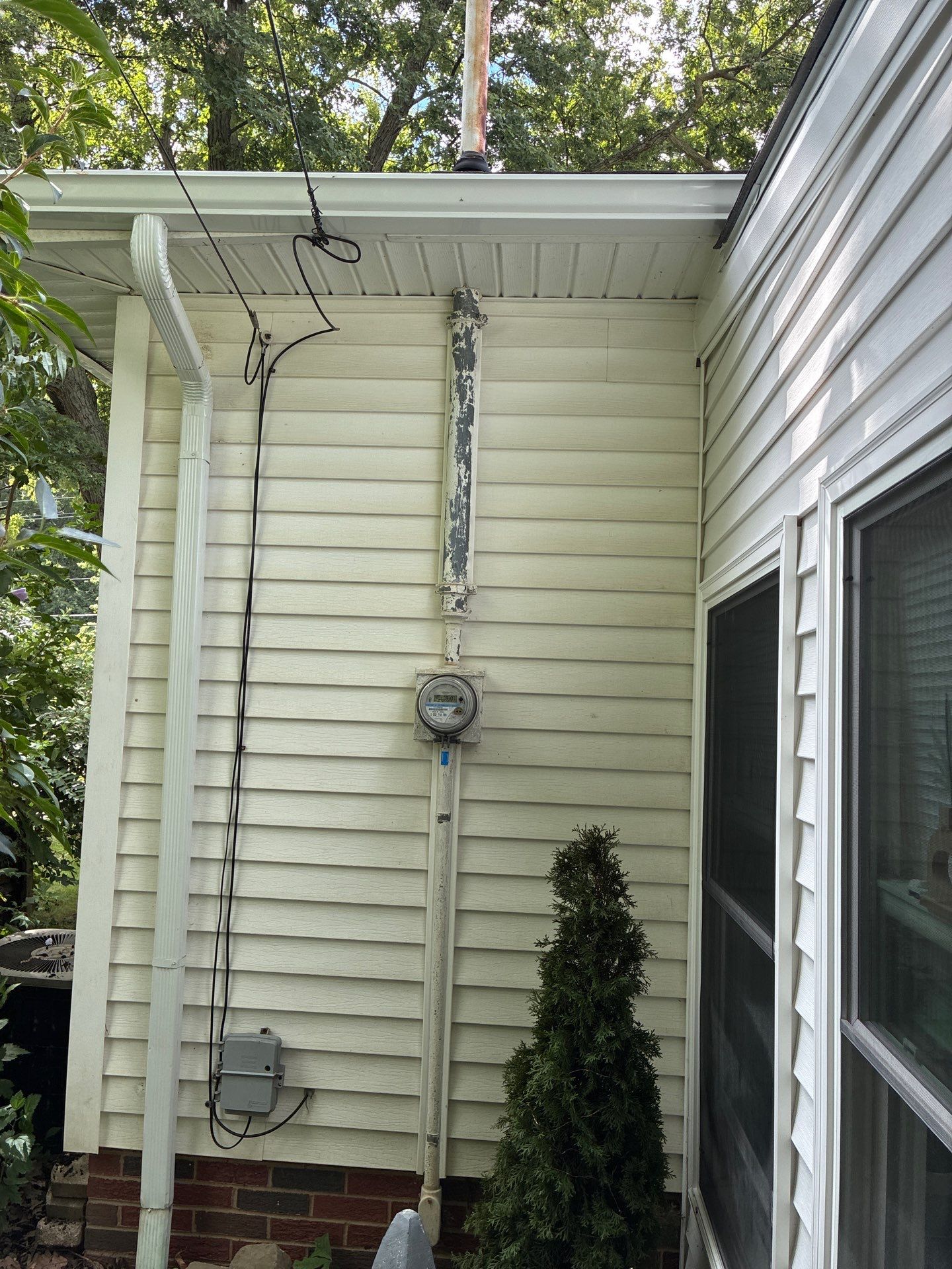5, seamless gutter  by Hector’s gutter install 