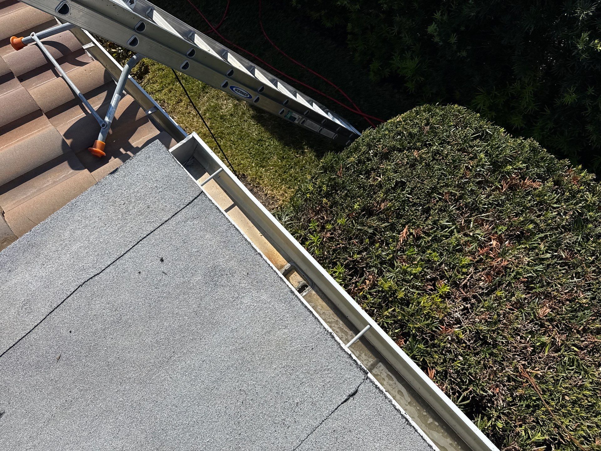 Concrete Tile Roof Cleaning in Village Green – Bradenton, FL | No Walking on Tiles! by Sunshine AquaWash