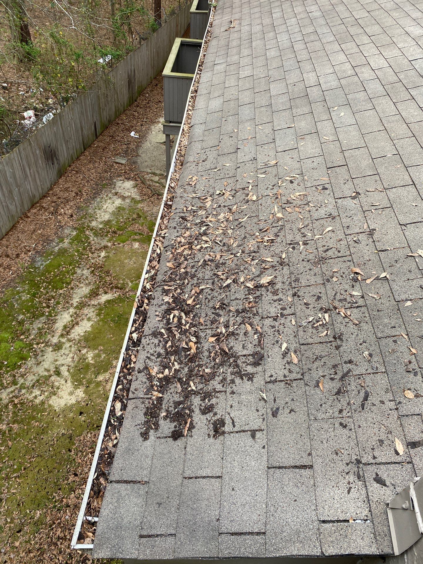 Commercial gutter cleaning Georgia before photo with filled gutters