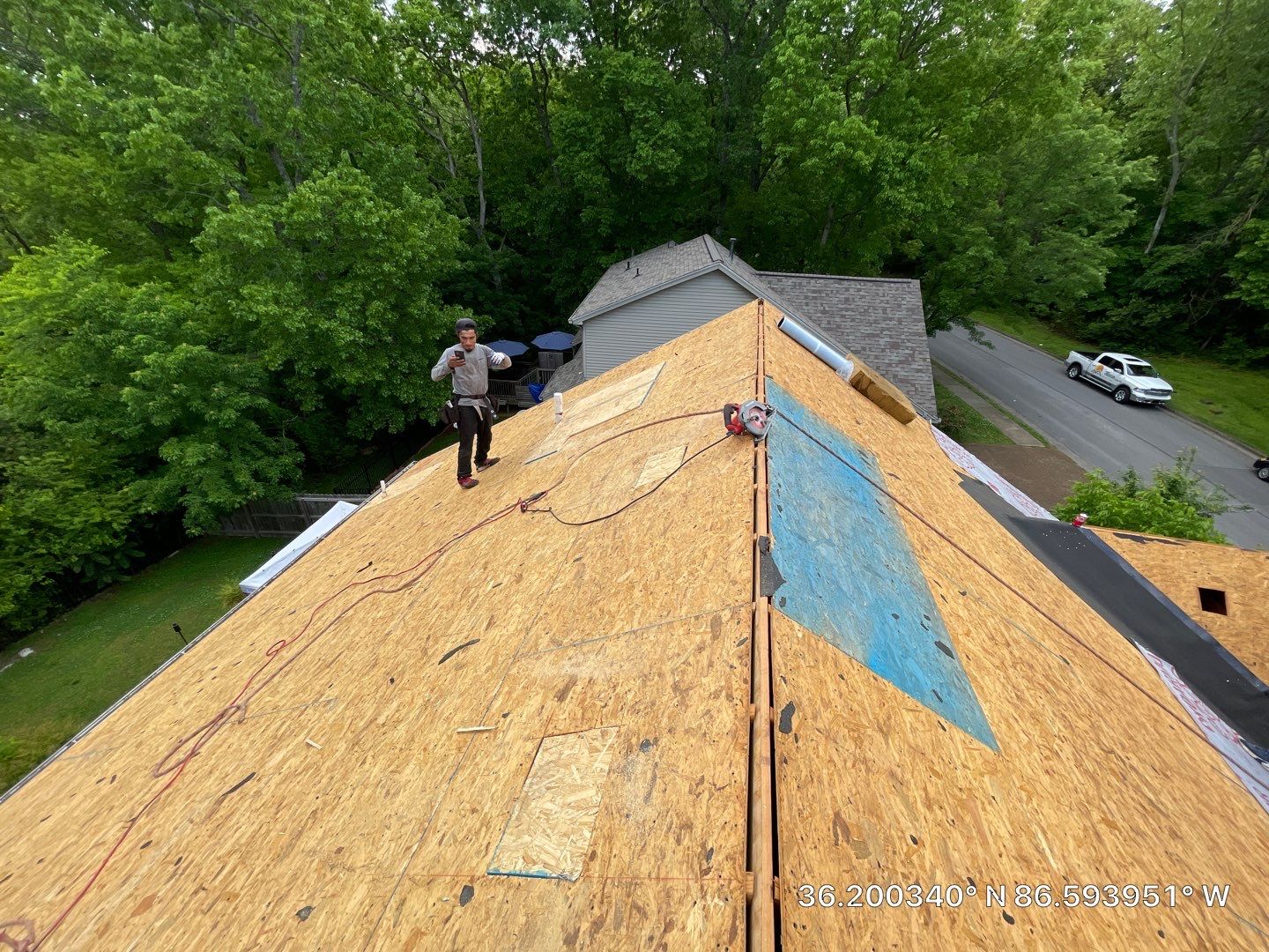Residential Roofing Installation using Owens Corning Oakridge Roofing System by Undersun Roofing 