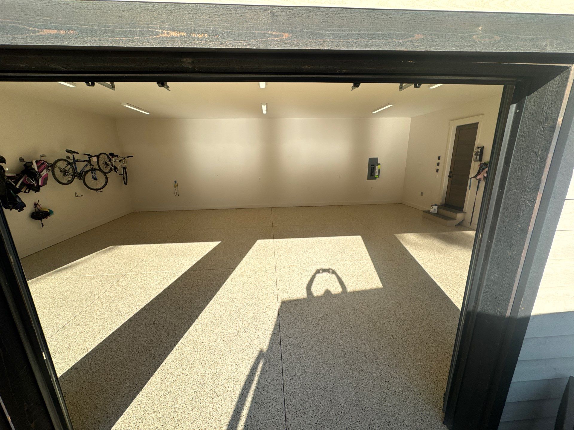 Driftwood Flake Garage Floor Transformation in Coeur d'Alene by Croc Coatings, LLC