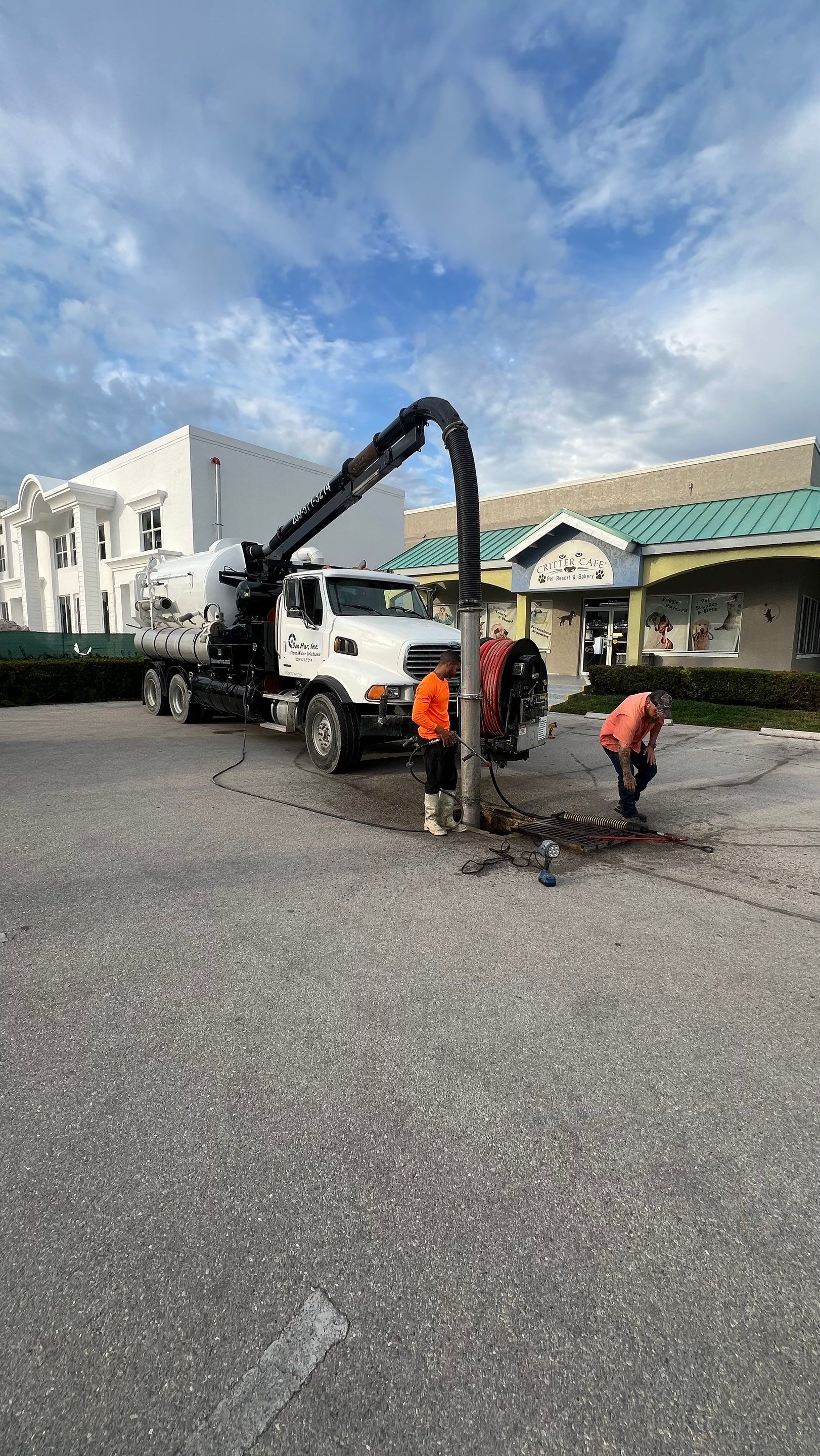 Stromwater System Maintenance at Bill Smith Appliances / Critter Cafe Marco Island Catch Basin by Don Mar, Inc. Storm Water Solutions