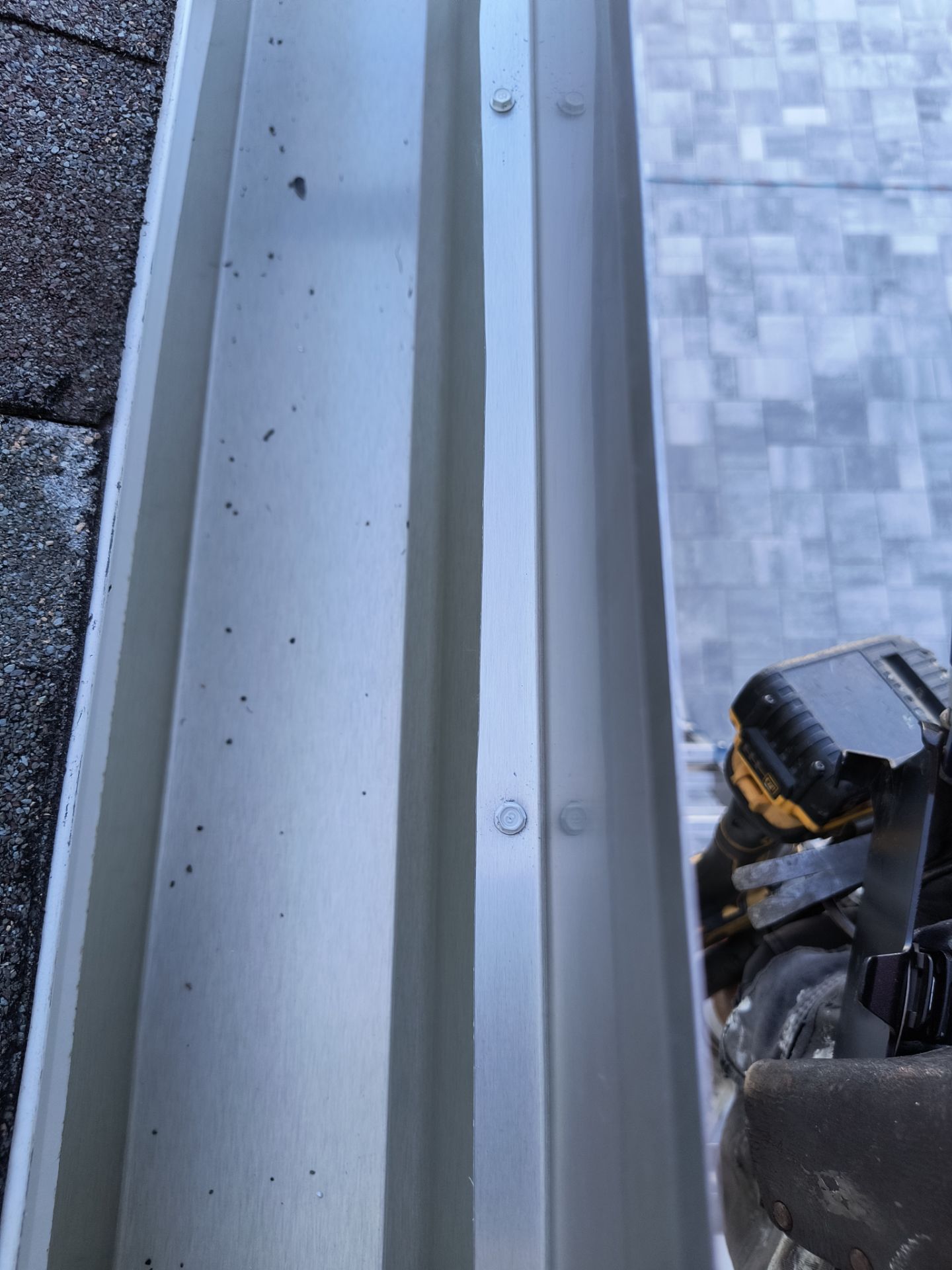 6 Inch Seamless Gutters using 6 Inch Seamless Gutters in Sarasota FL by Gutter Professors