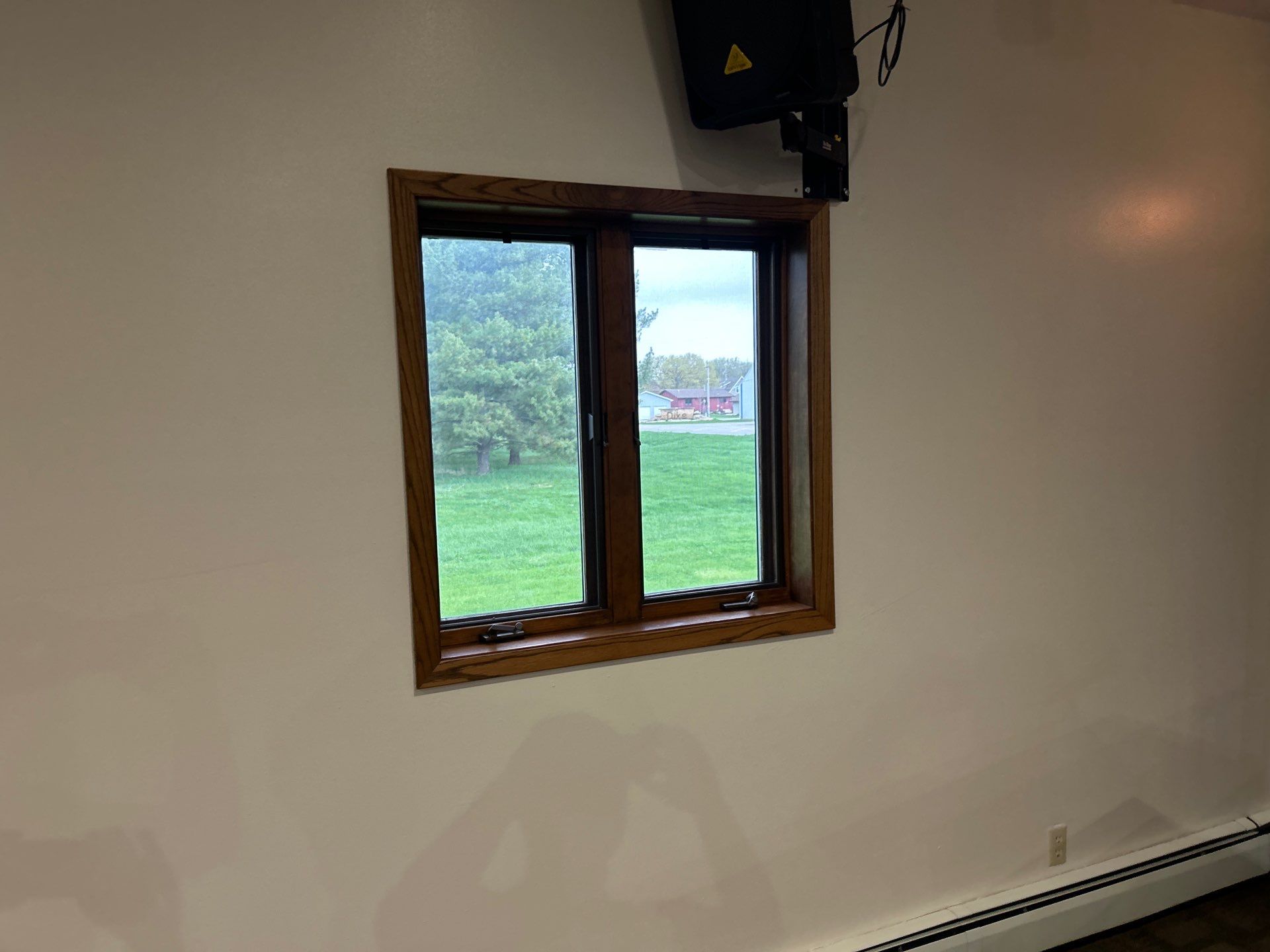Window replacement using Pella Lifestyle wood/Aluminum window by United Windows and Siding LLC