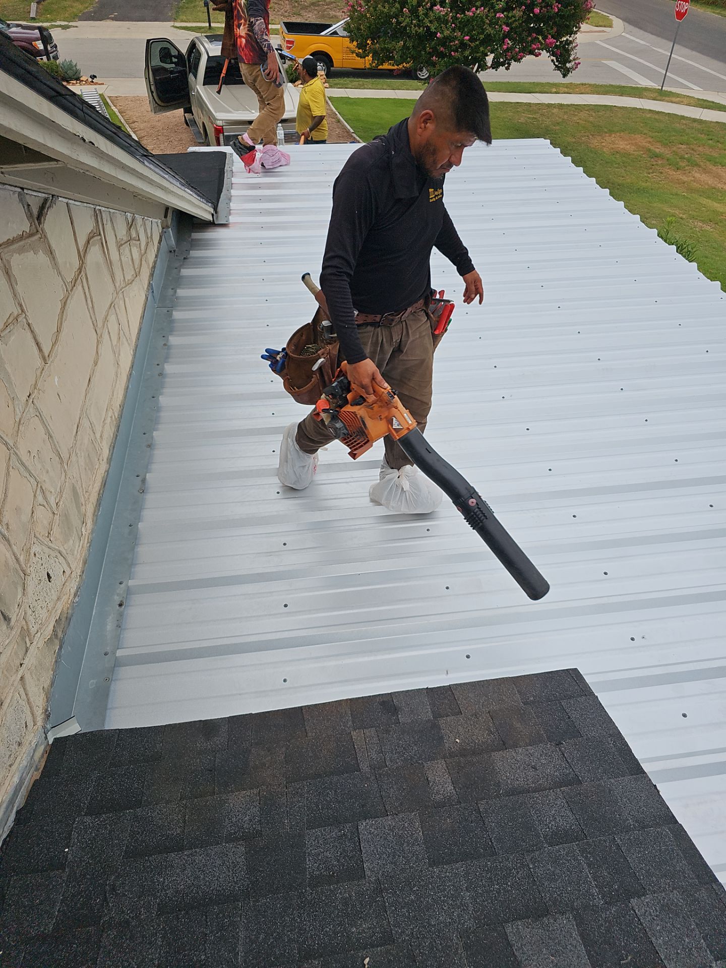 Residential Roofing Installation using Owens Corning Oakridge Onyx Black by DeZign Roofing & Exteriors