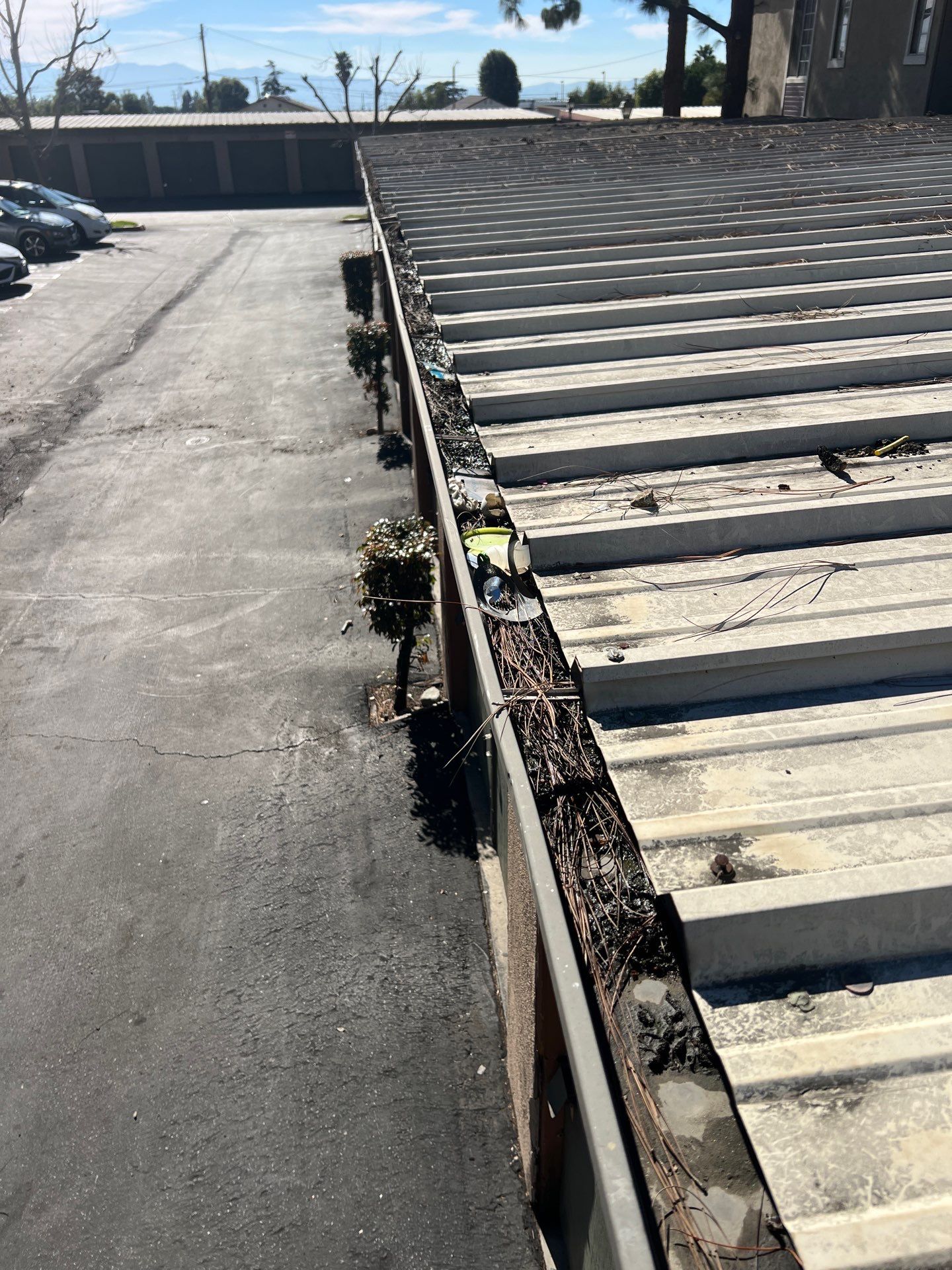 HOA gutter cleaning before Ontario, CA