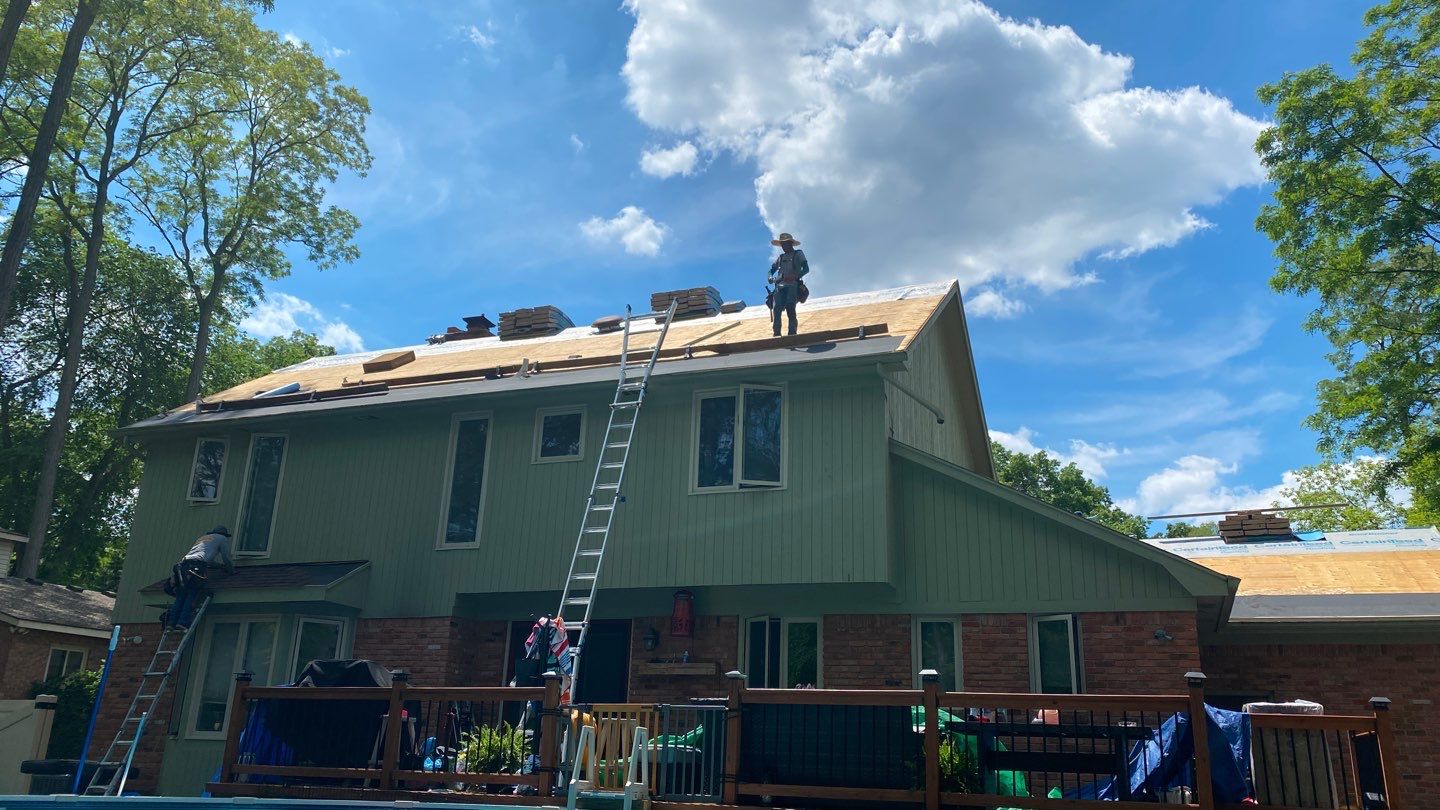 Siding Replacement using CertainTeed Restoration Classic D5 by 180 Contractors