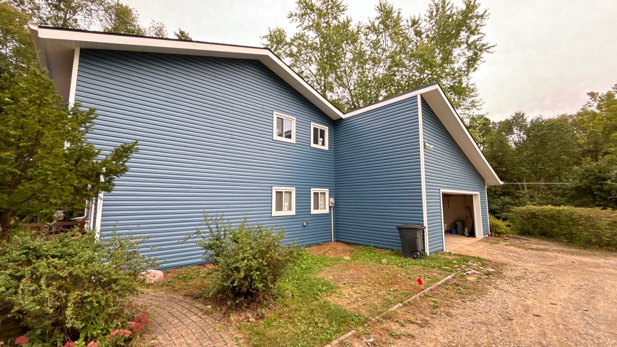 Siding Replacement using Alside D4 1/2" Dutchlap by 180 Contractors