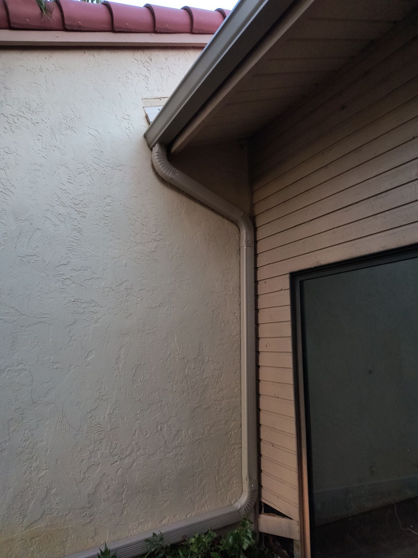 Seamless Gutter Installation in Sarasota FL by Gutter Professors