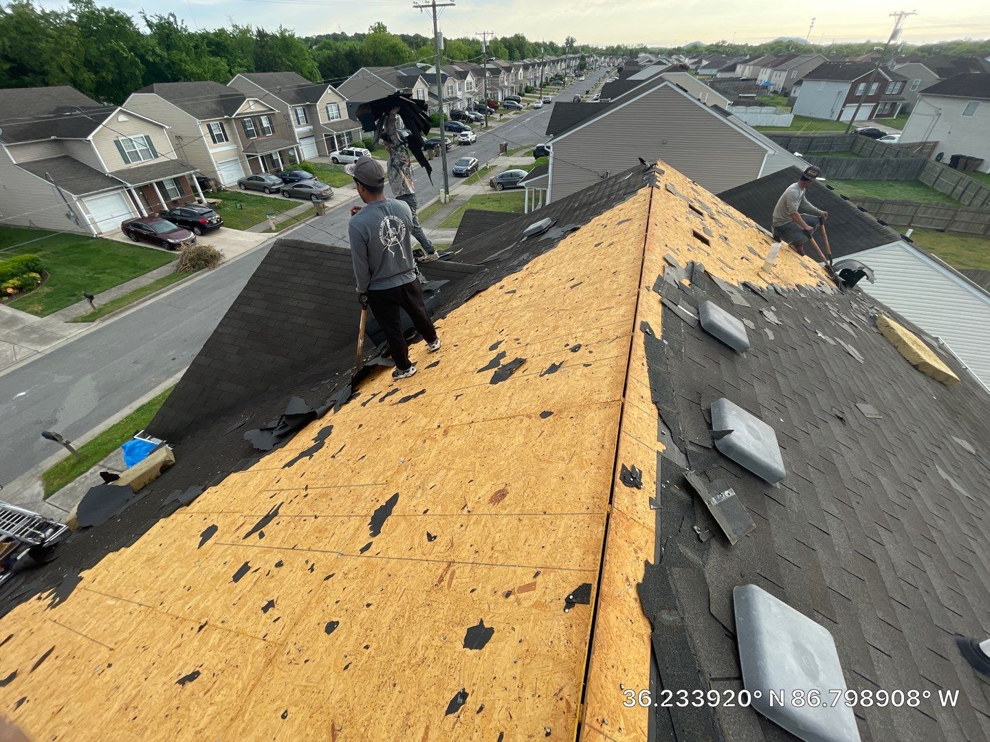 Residential Roofing Installation using Owens Corning TruDef Oakridge Roofing System by Undersun Roofing 