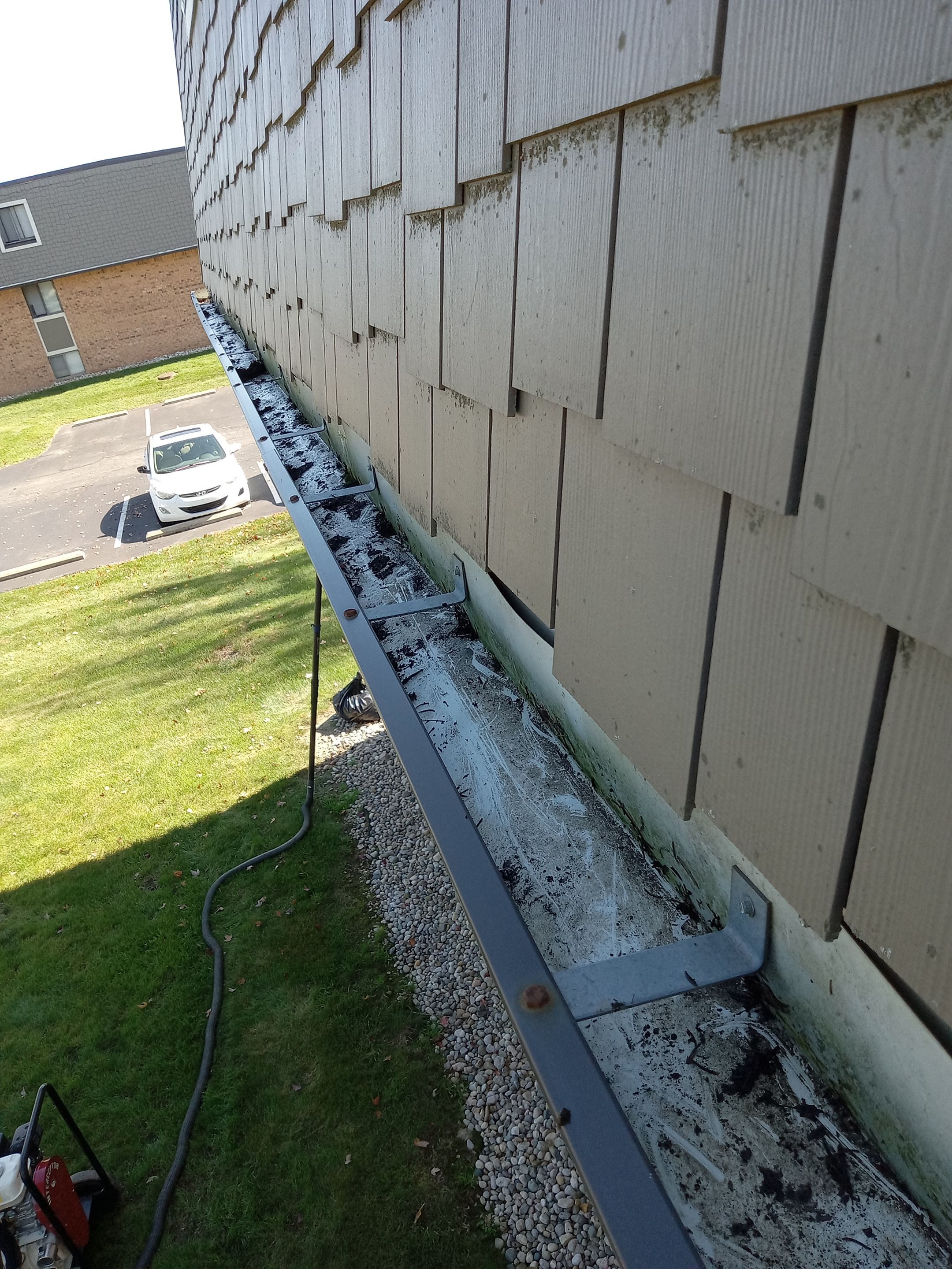 Commercial gutter cleaning Toledo, OH after photo with clean gutters
