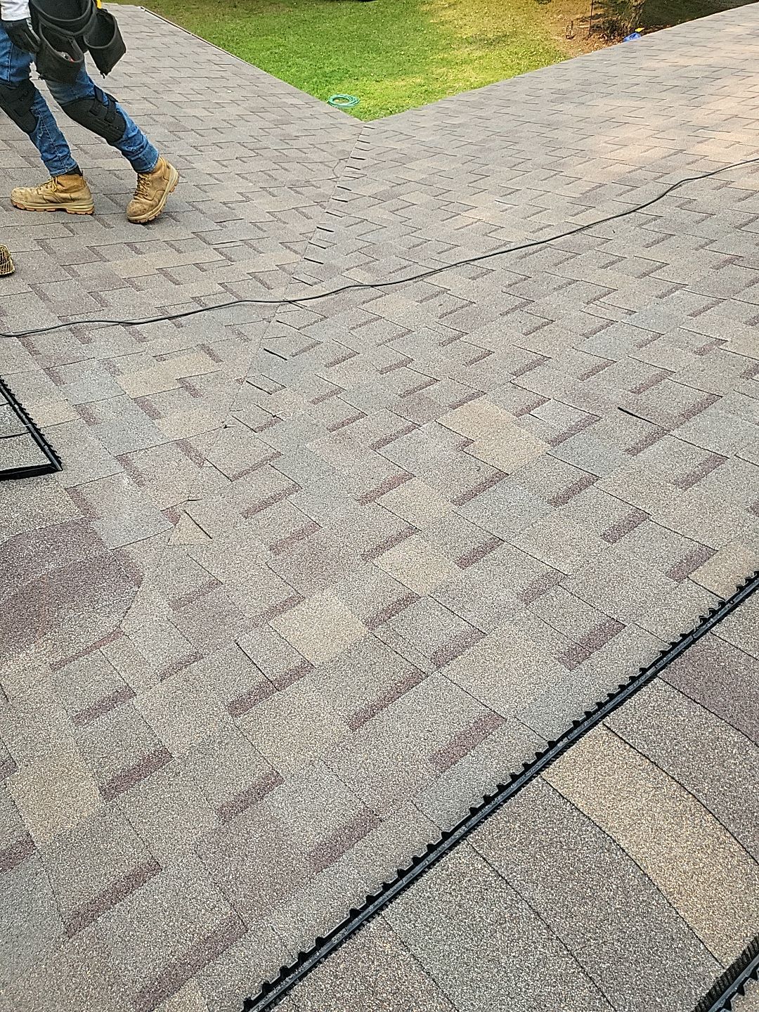 ATLAS PINNACLE COLOR: HEATHERBLEND by Eagle Eye Roofing