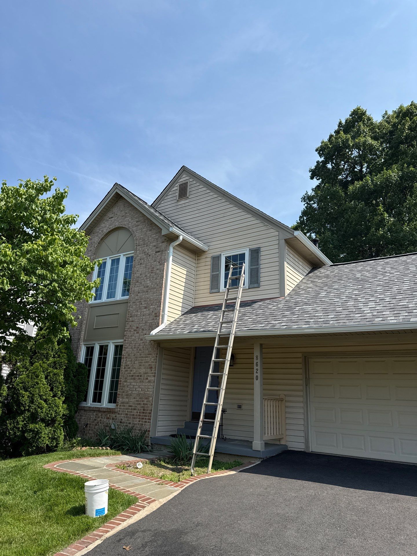 Springfield: Residential Roof Replacement with CertainTeed Landmark PRO in Max Def Georgetown Gray by RM Banning, Inc.