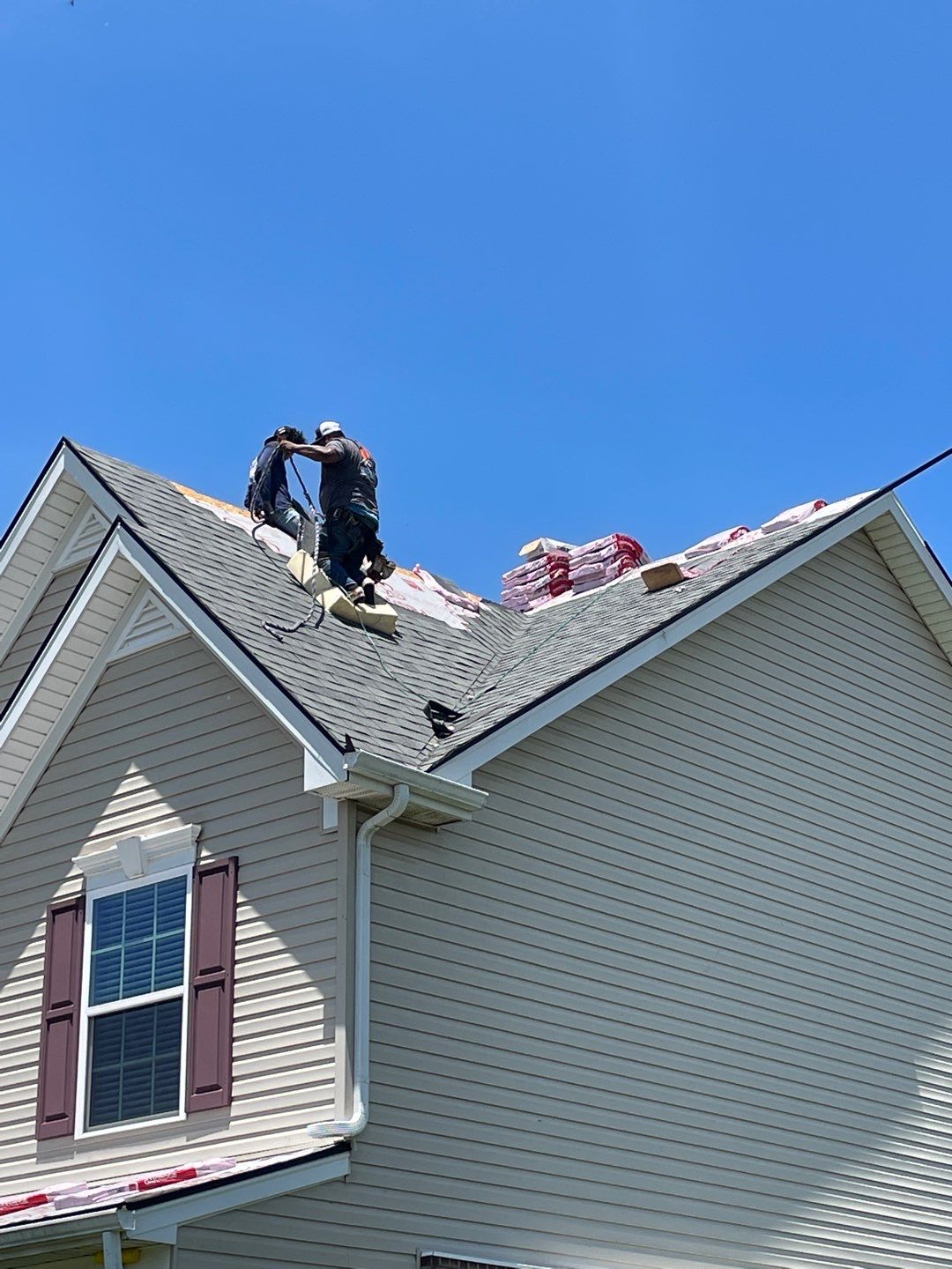 Residential Roofing Installation using Owens Corning Oakridge Roofing System by Undersun Roofing 