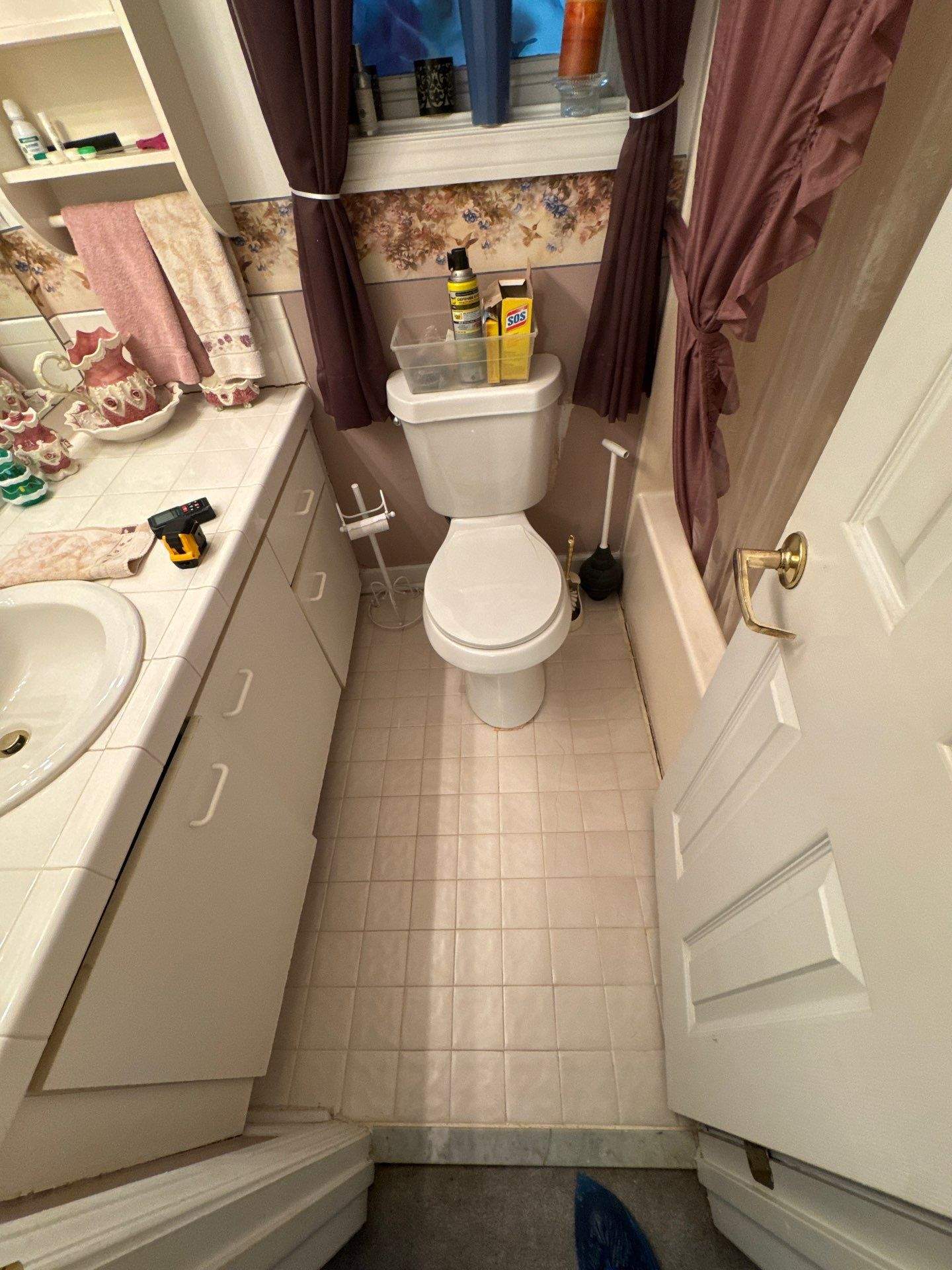 Guest bathroom renovation by Prudencio