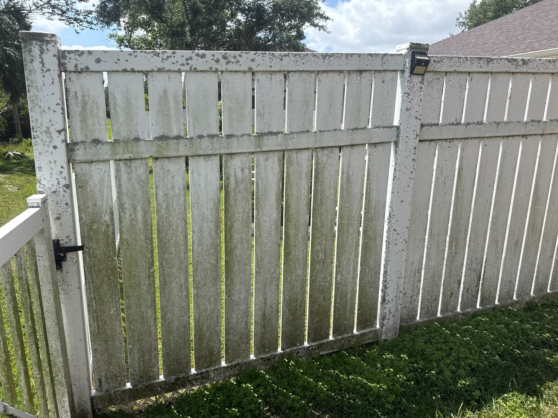 Vinyl Fence & Paver Patio Cleaning β Creekside Oaks, Parrish, FL by Sunshine AquaWash