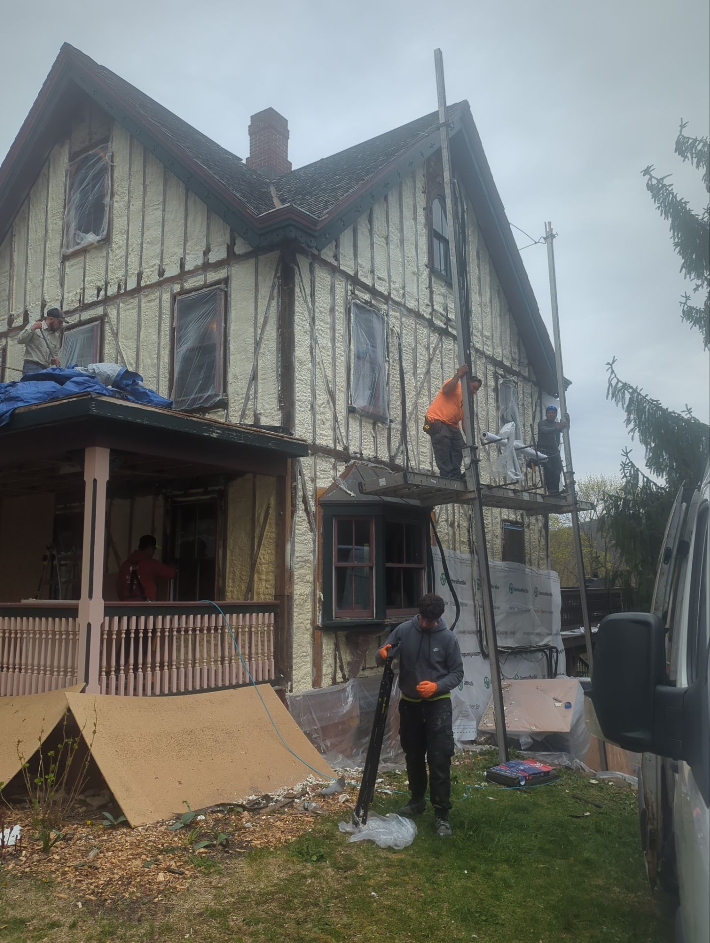 Siding Installation using Closed Cell Spray Foam by NYS Foam & Energy