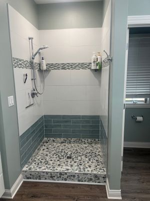 Shower in Johnston, IA